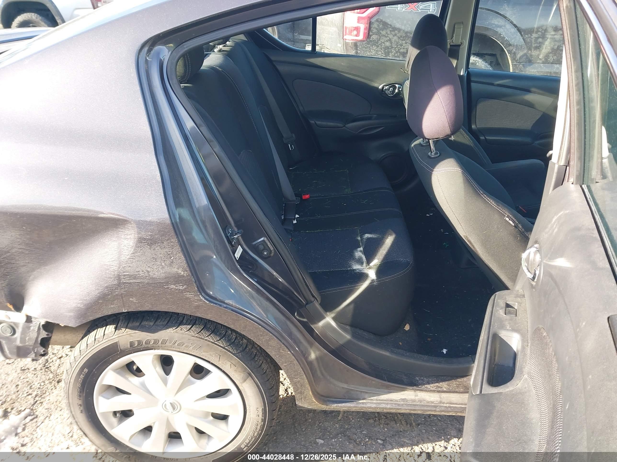 NISSAN VERSA image 8