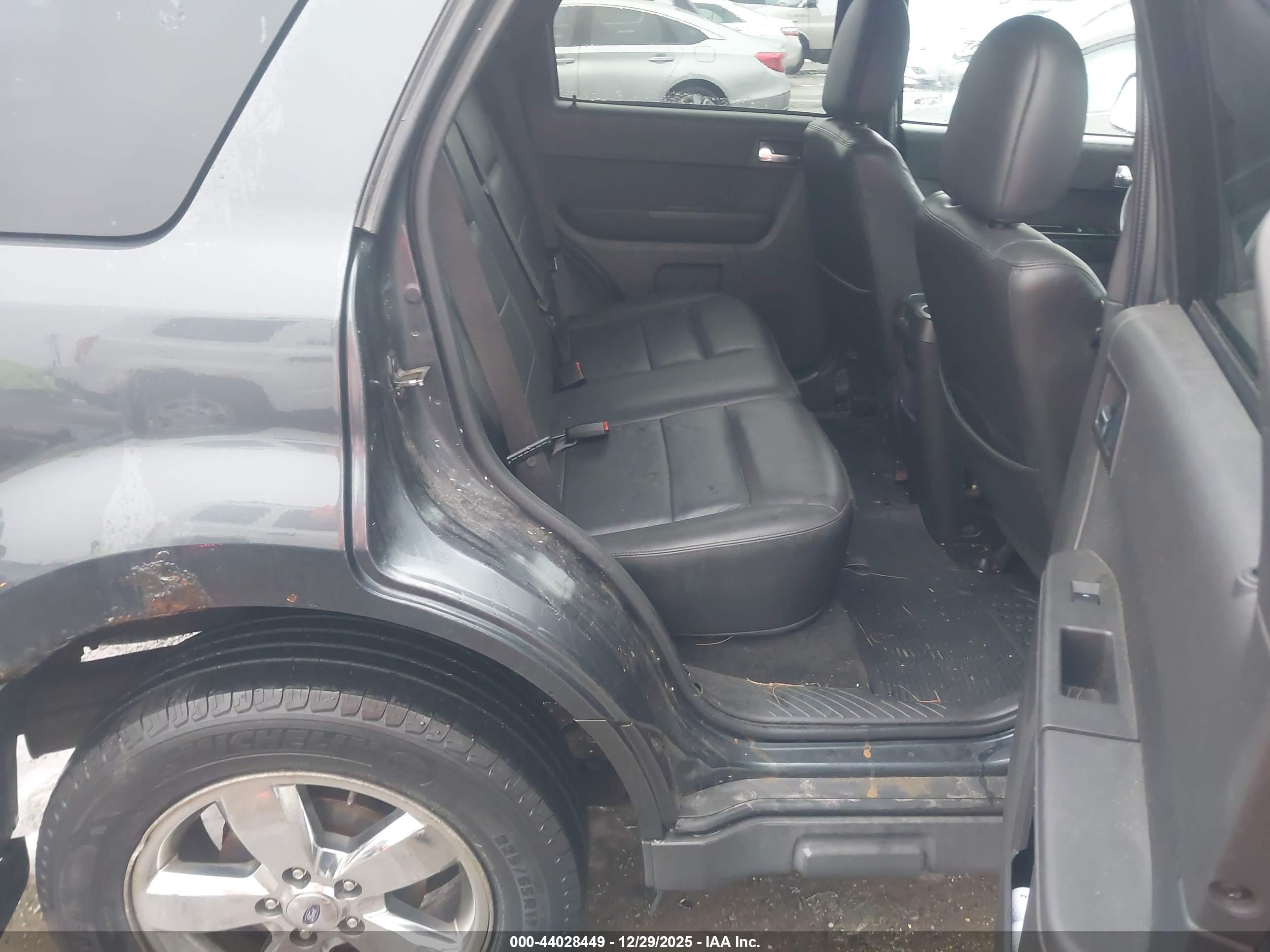 FORD ESCAPE image 8