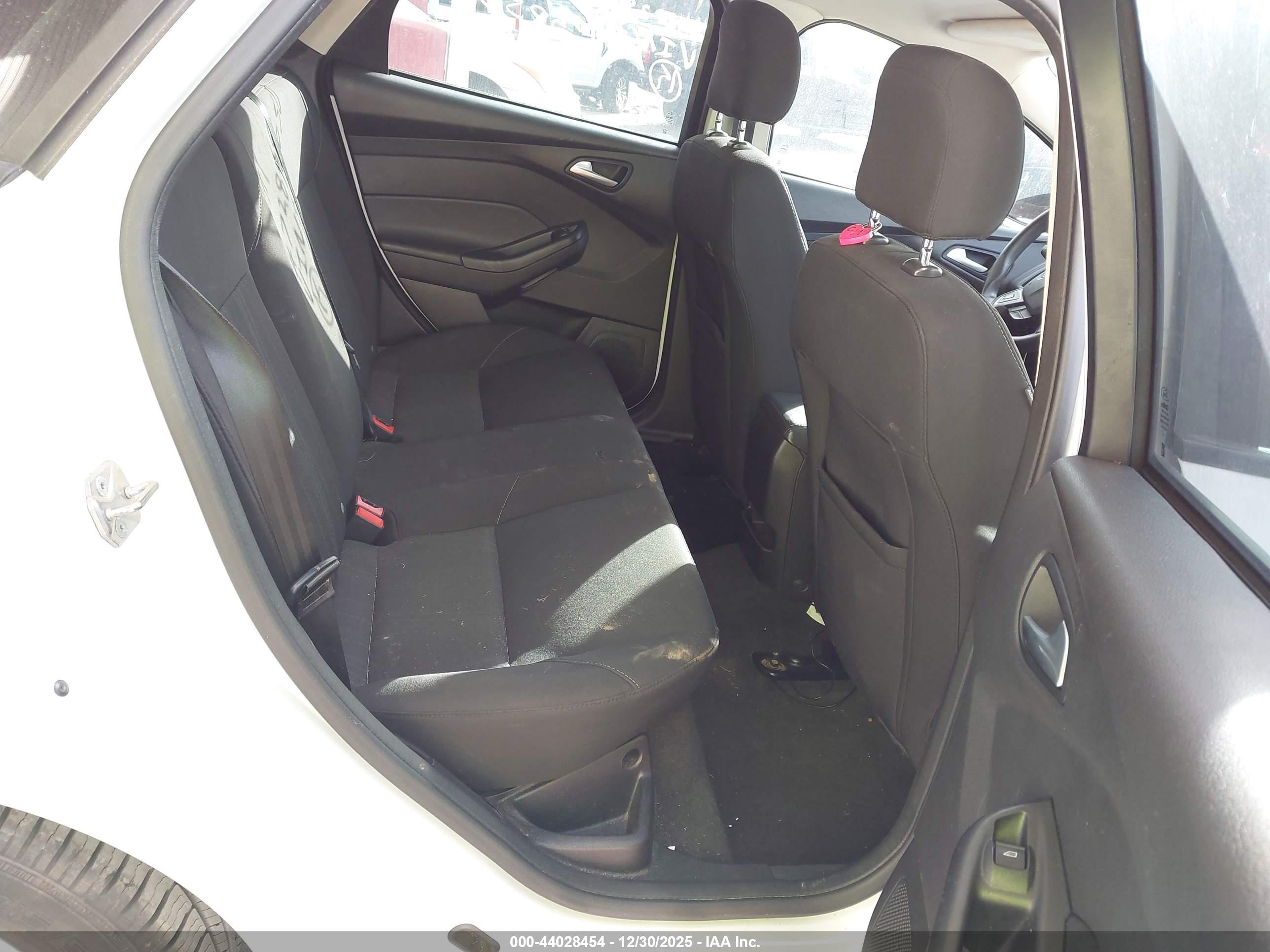 FORD FOCUS image 8