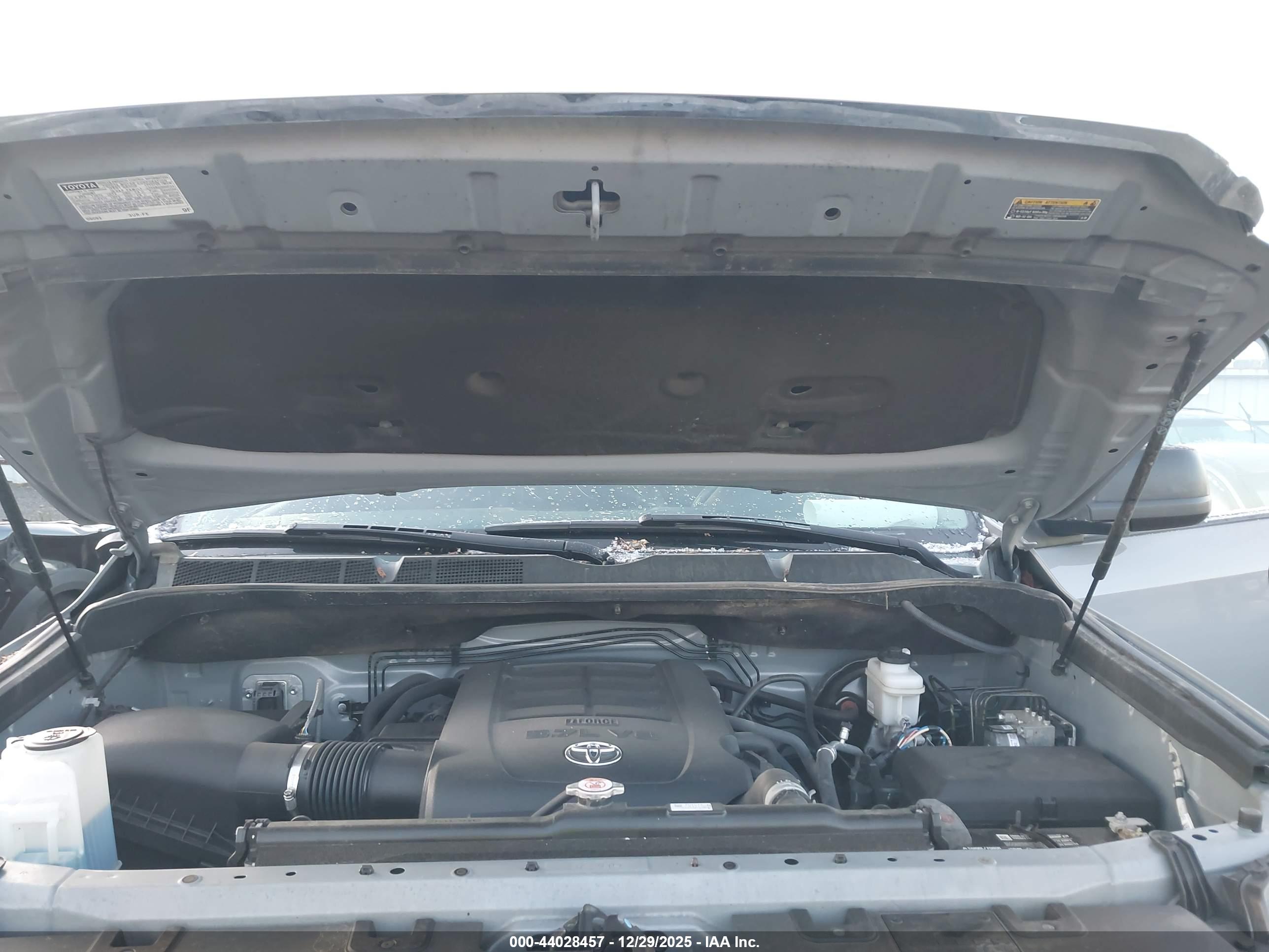 TOYOTA TUNDRA image 10