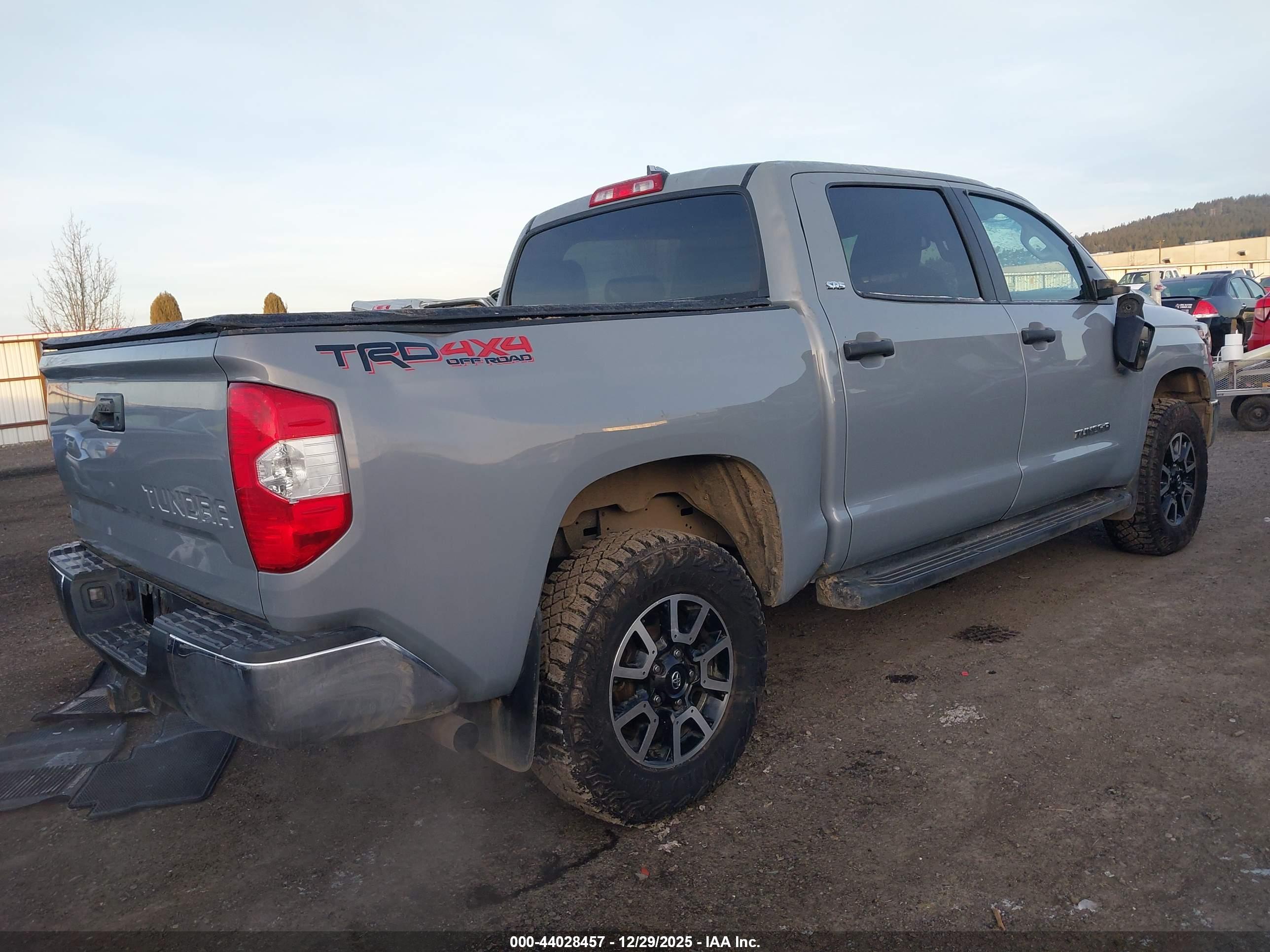 TOYOTA TUNDRA image 4