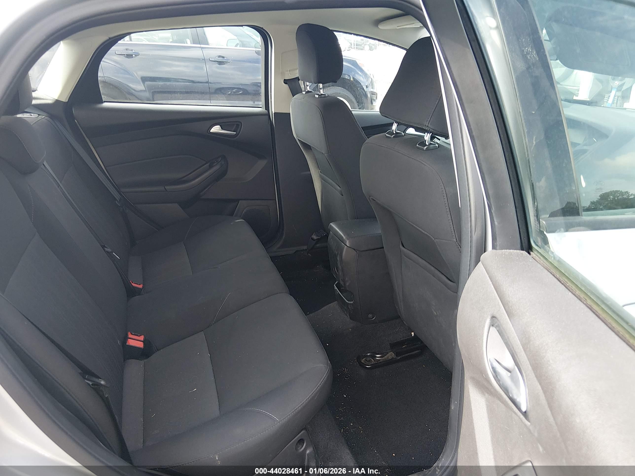 FORD FOCUS image 8