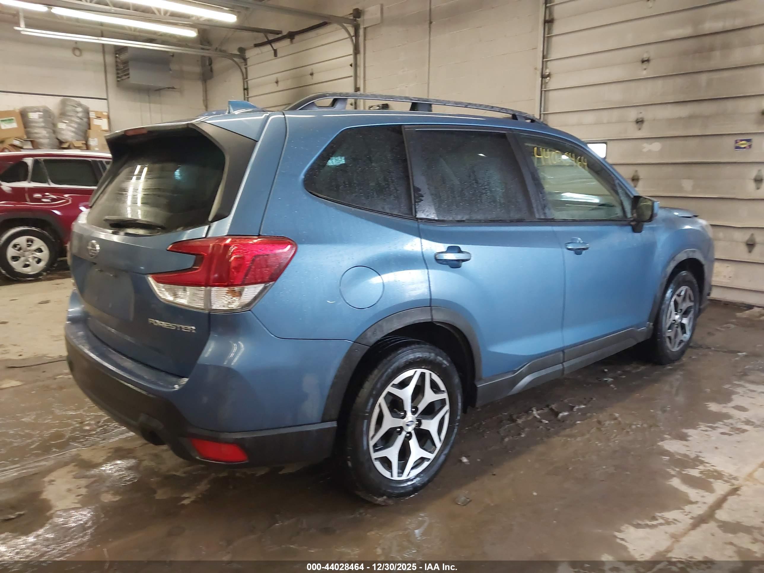 SUBARU FORESTER image 4