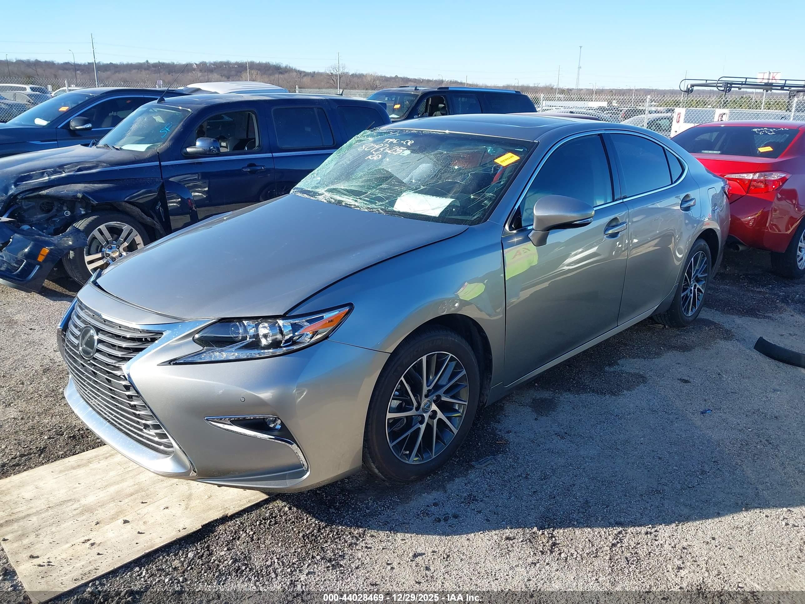 LEXUS ES image 2