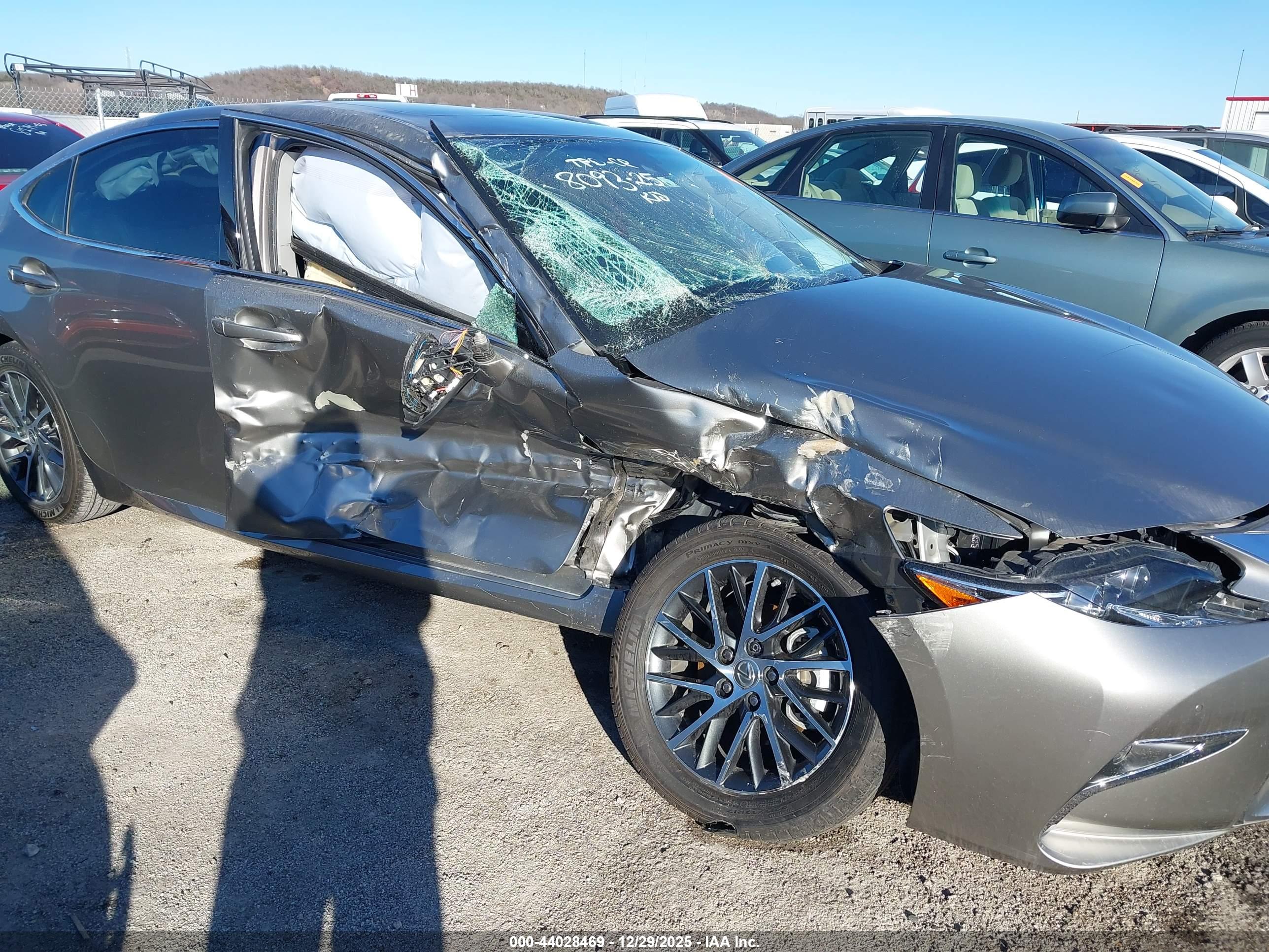 LEXUS ES image 6