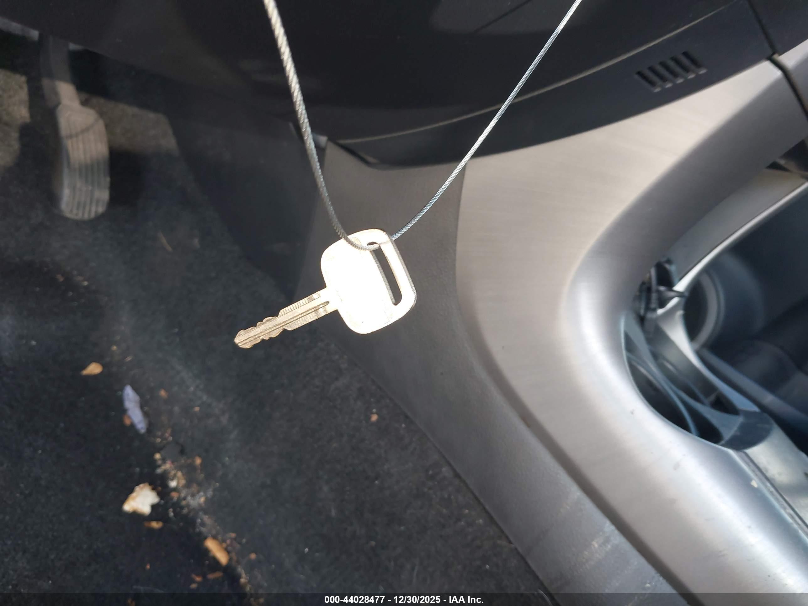 TOYOTA RAV4 image 11