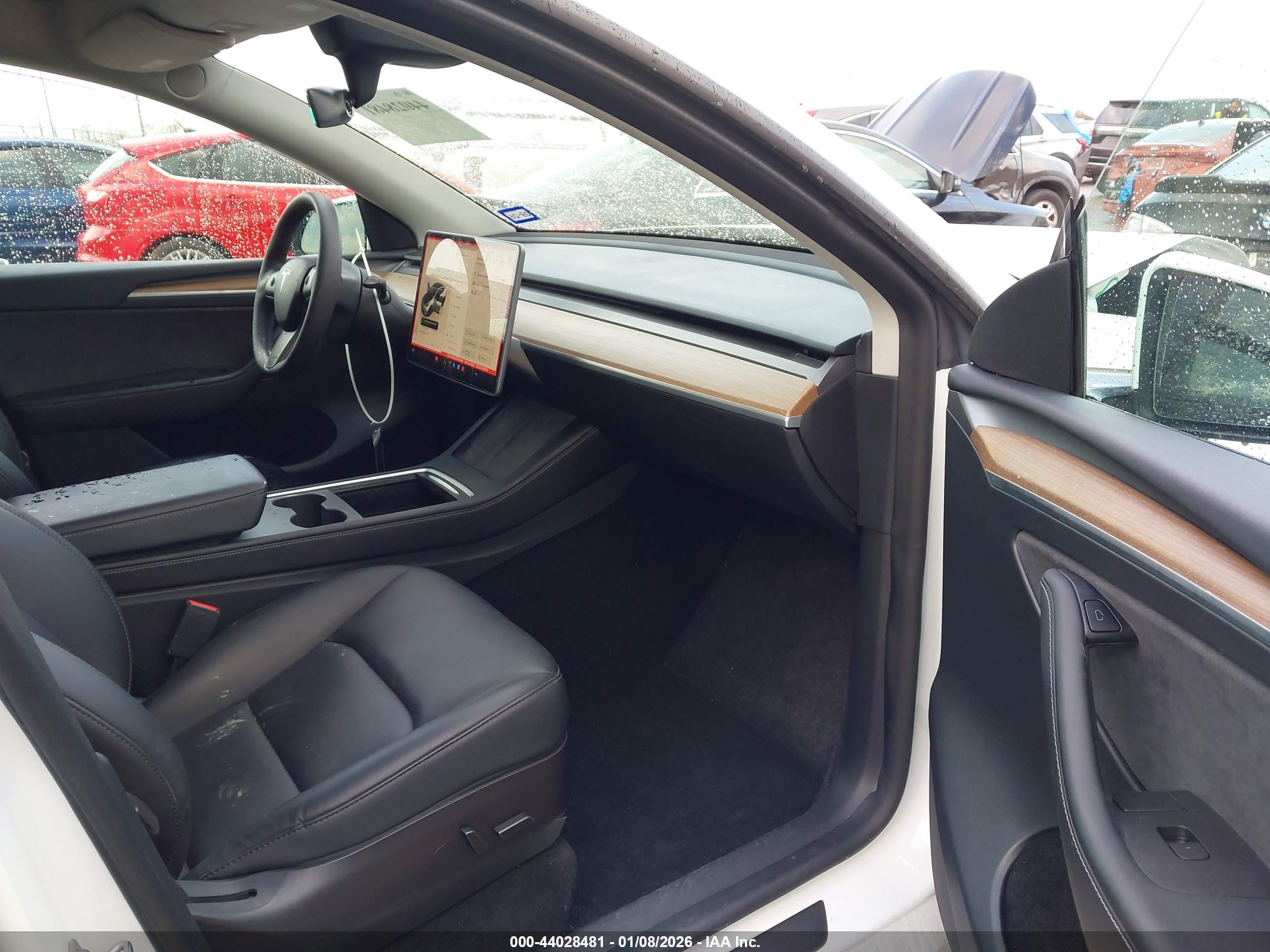 TESLA MODEL image 5