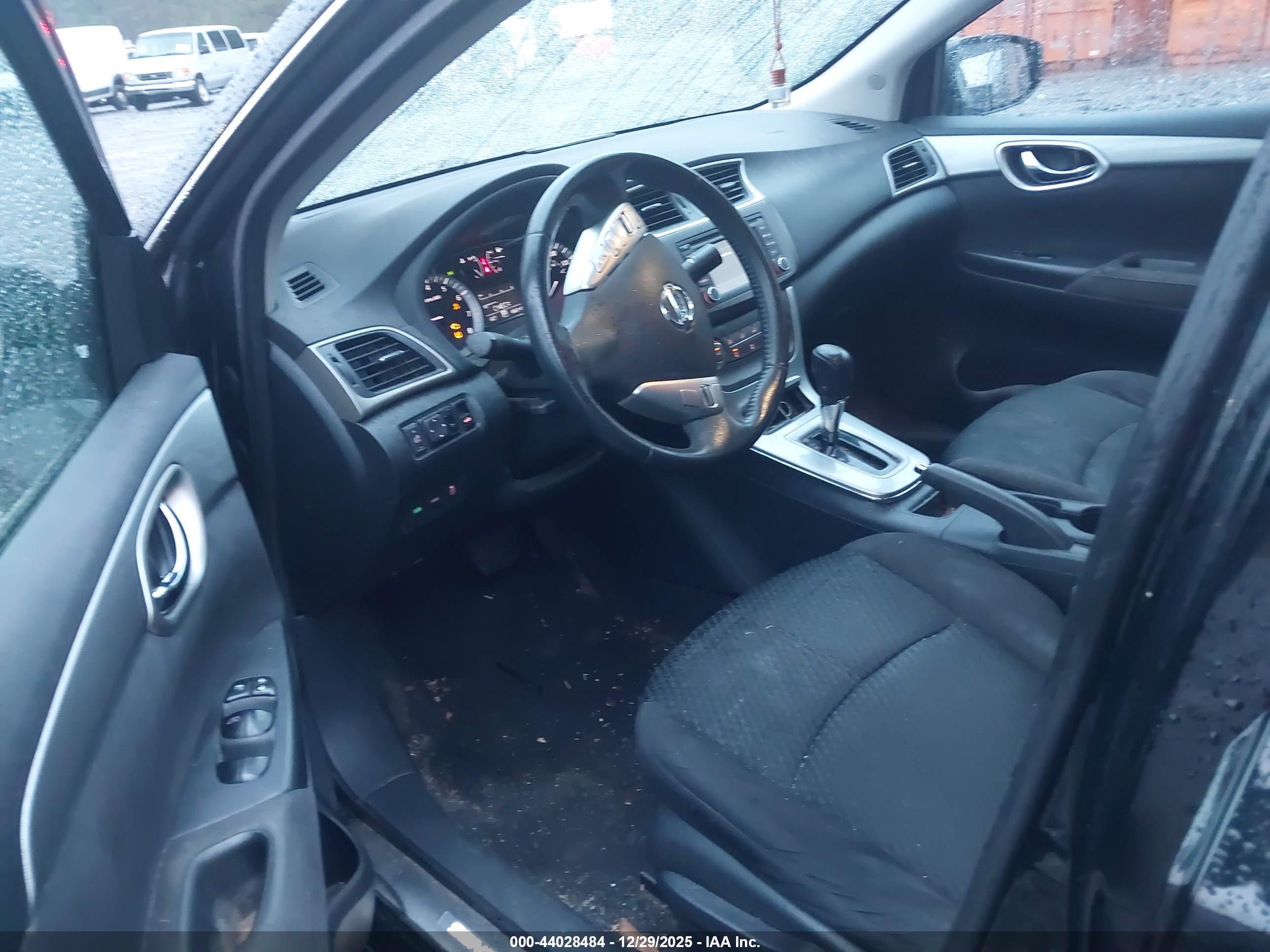 NISSAN SENTRA image 5