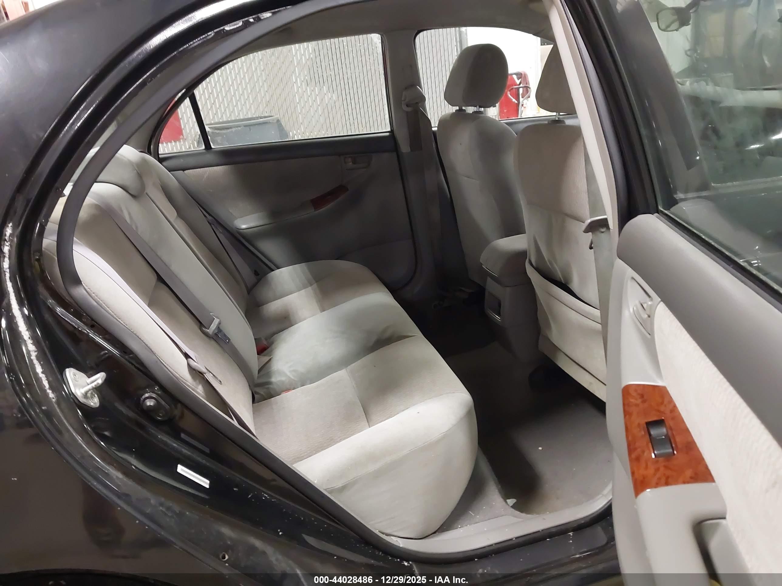 TOYOTA COROLLA image 8