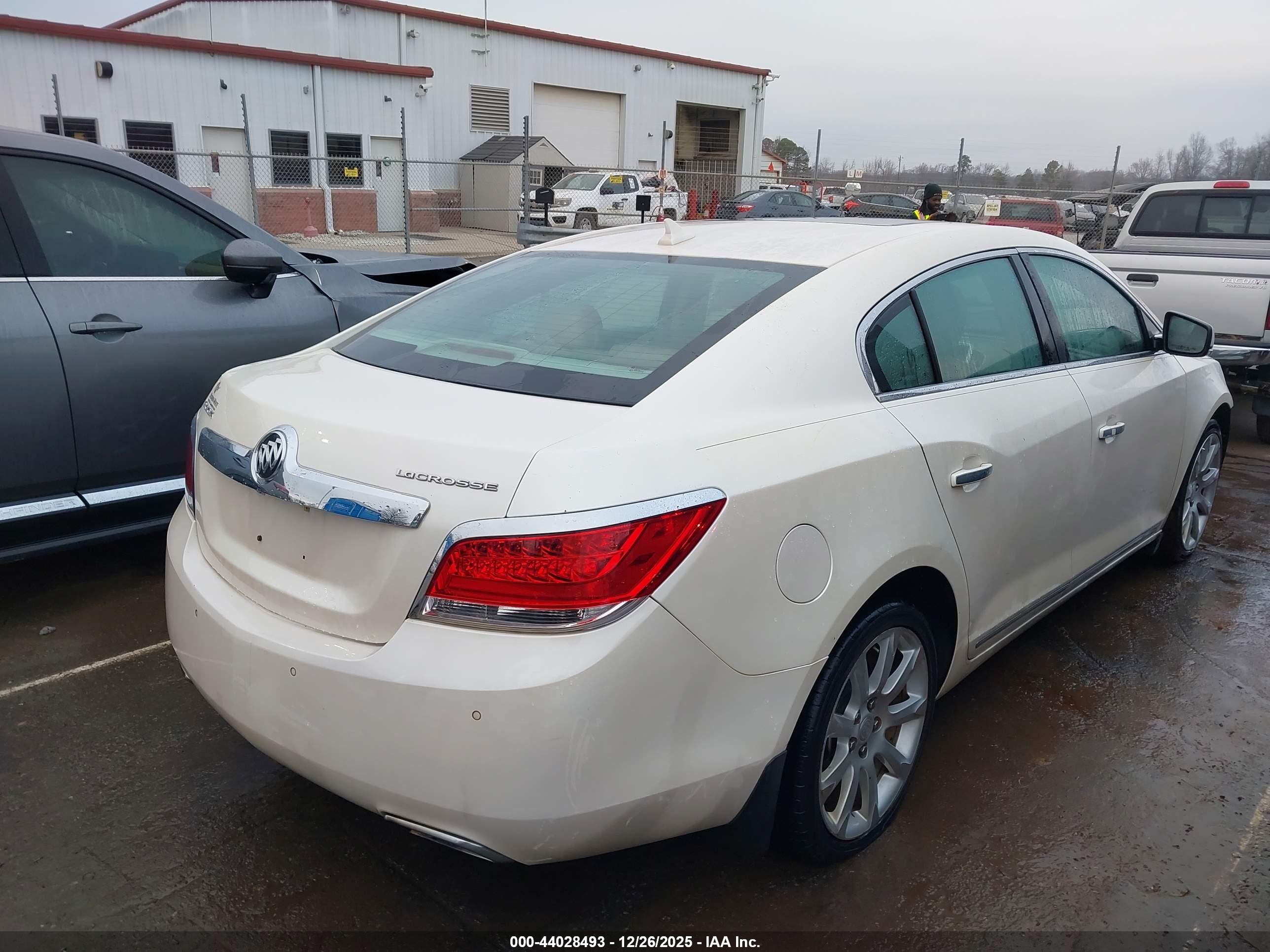 BUICK LACROSSE image 4