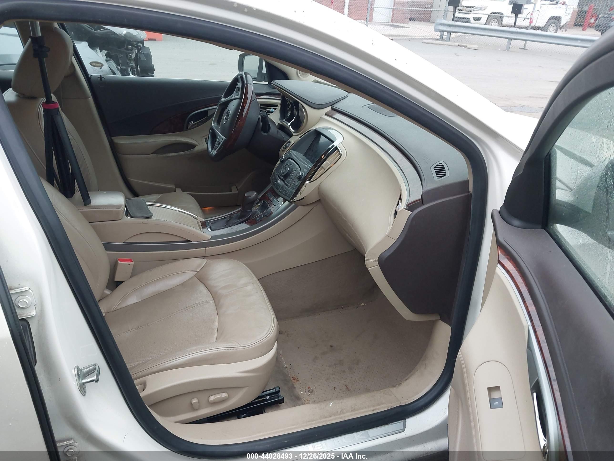 BUICK LACROSSE image 5