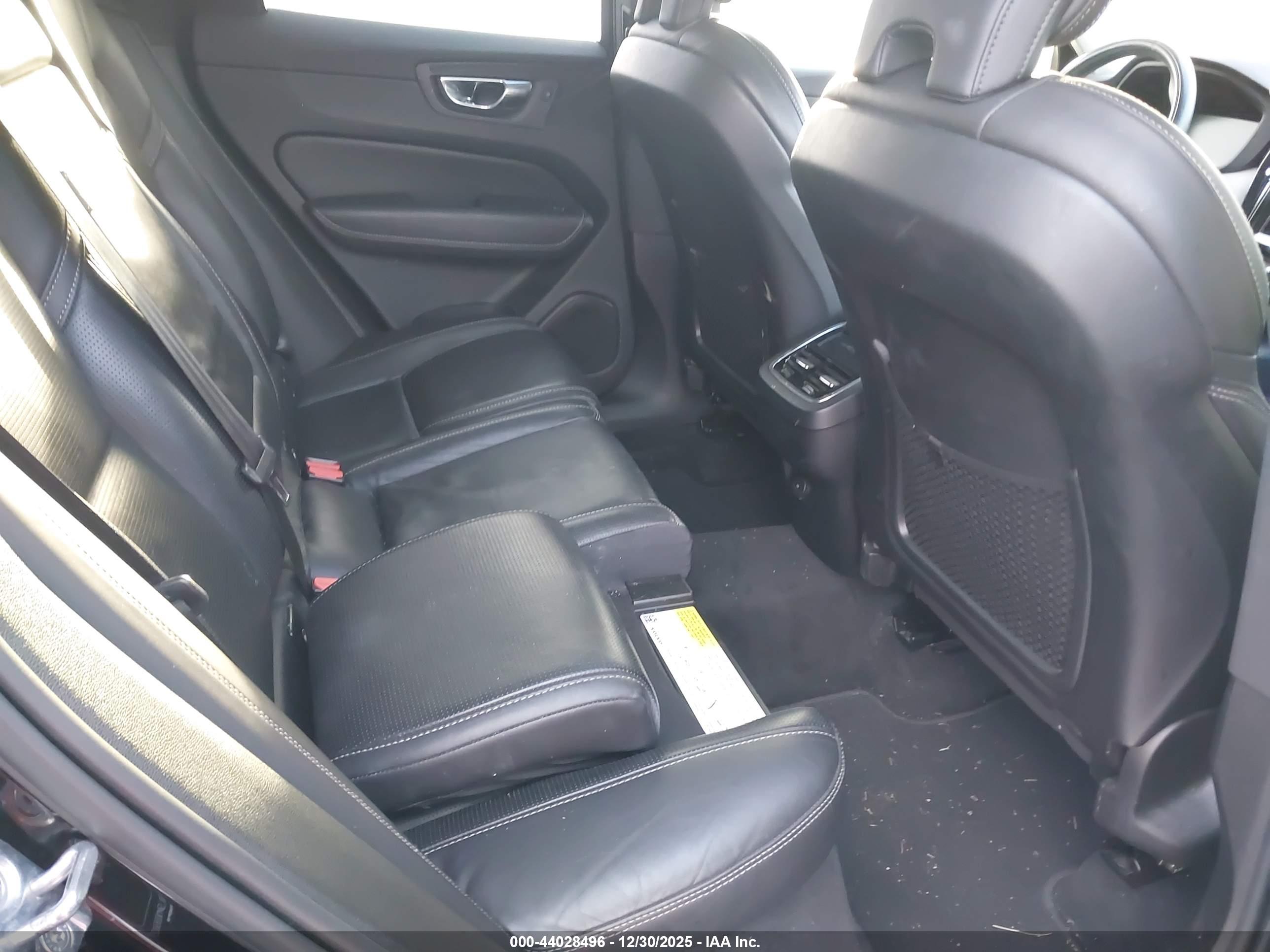 VOLVO XC60 image 8