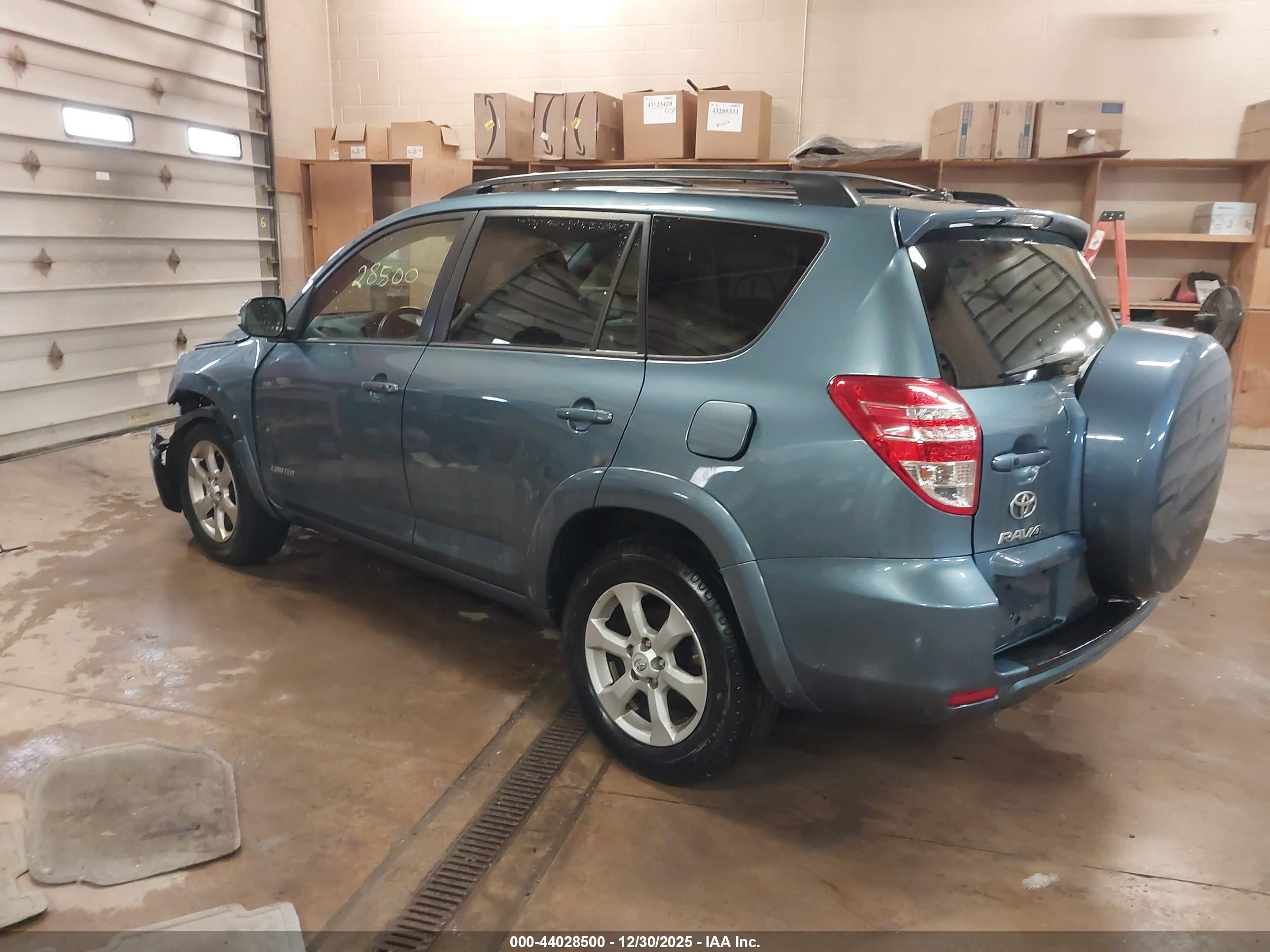 TOYOTA RAV4 image 3