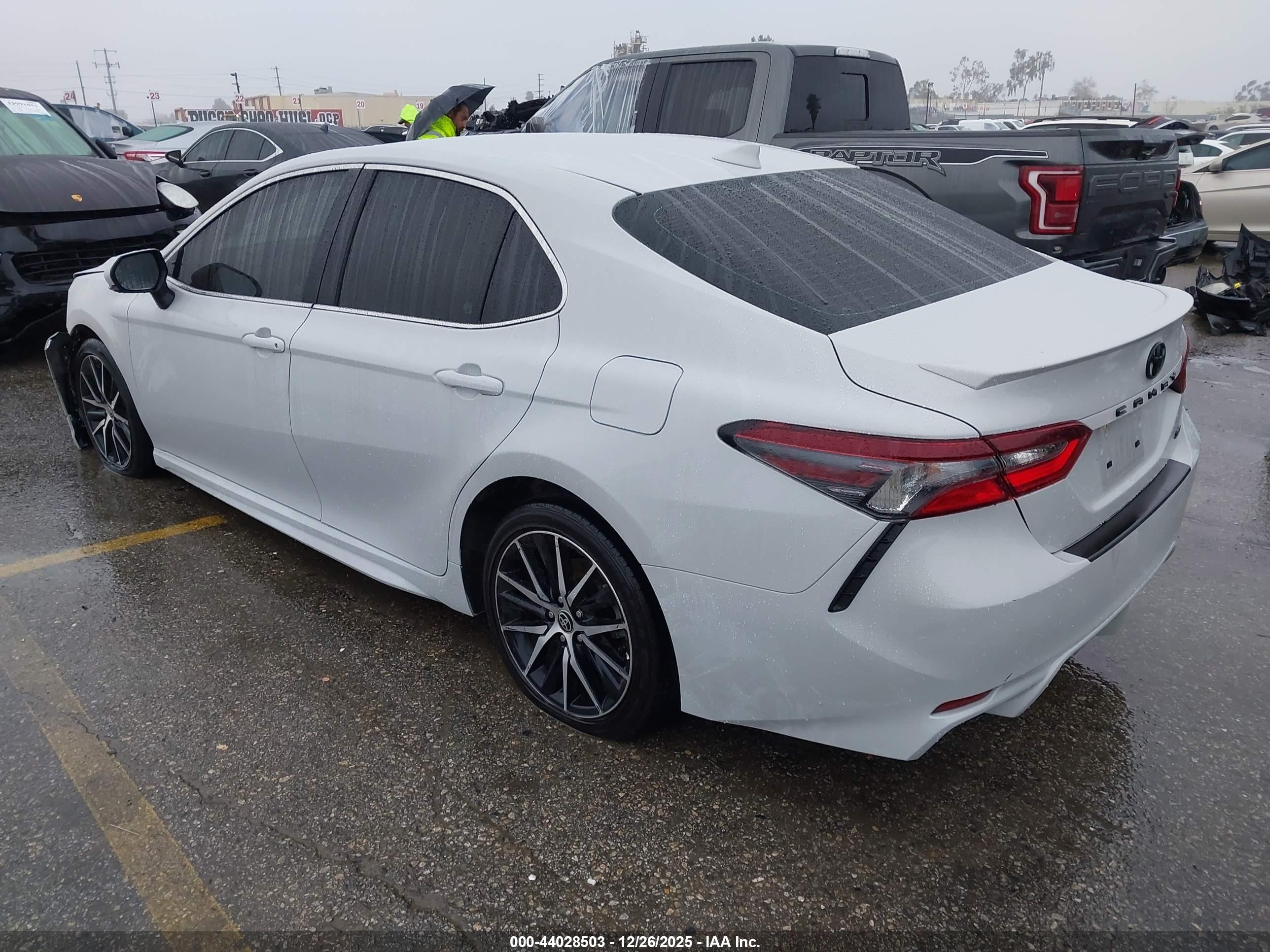 TOYOTA CAMRY image 3