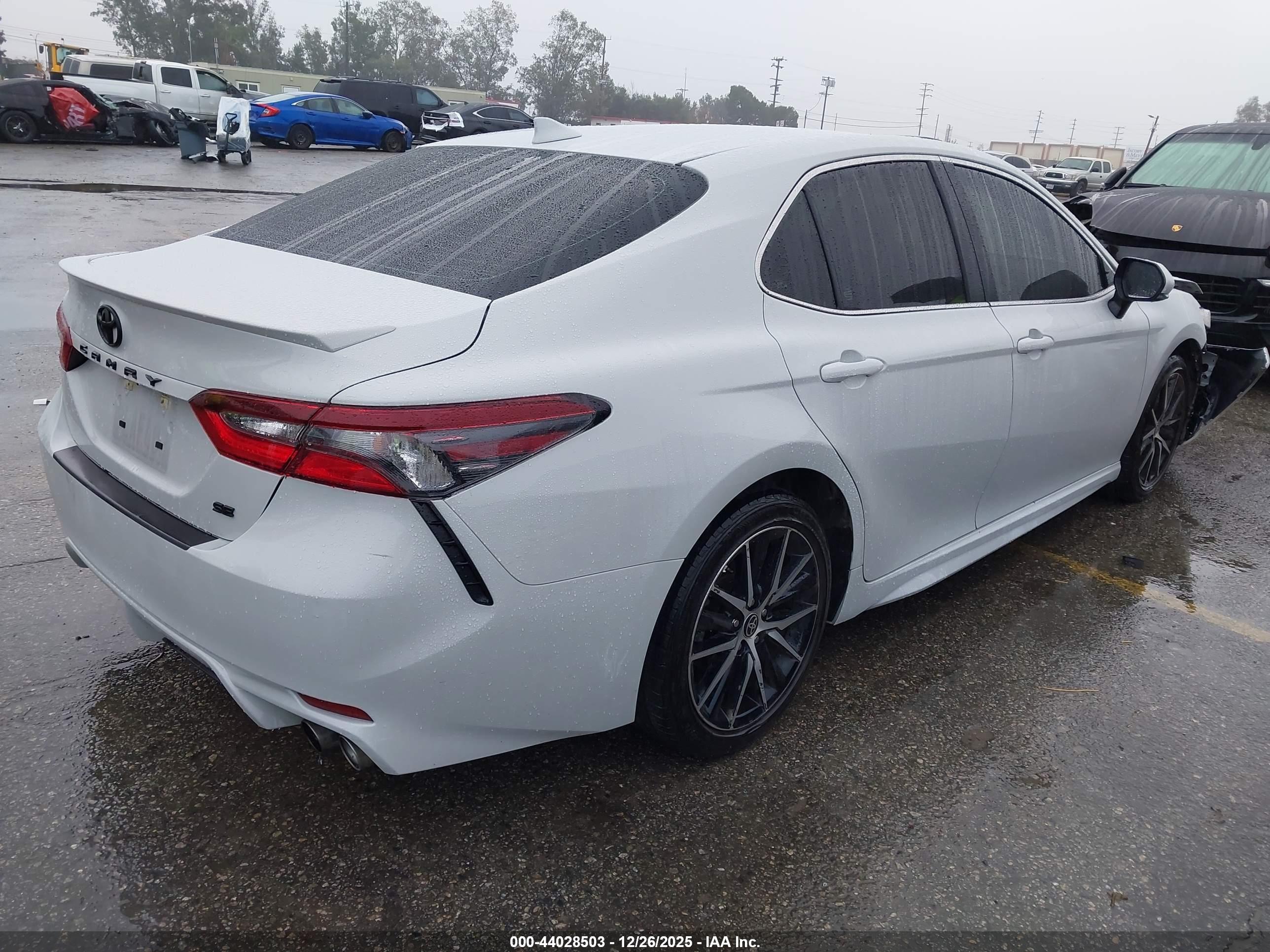 TOYOTA CAMRY image 4