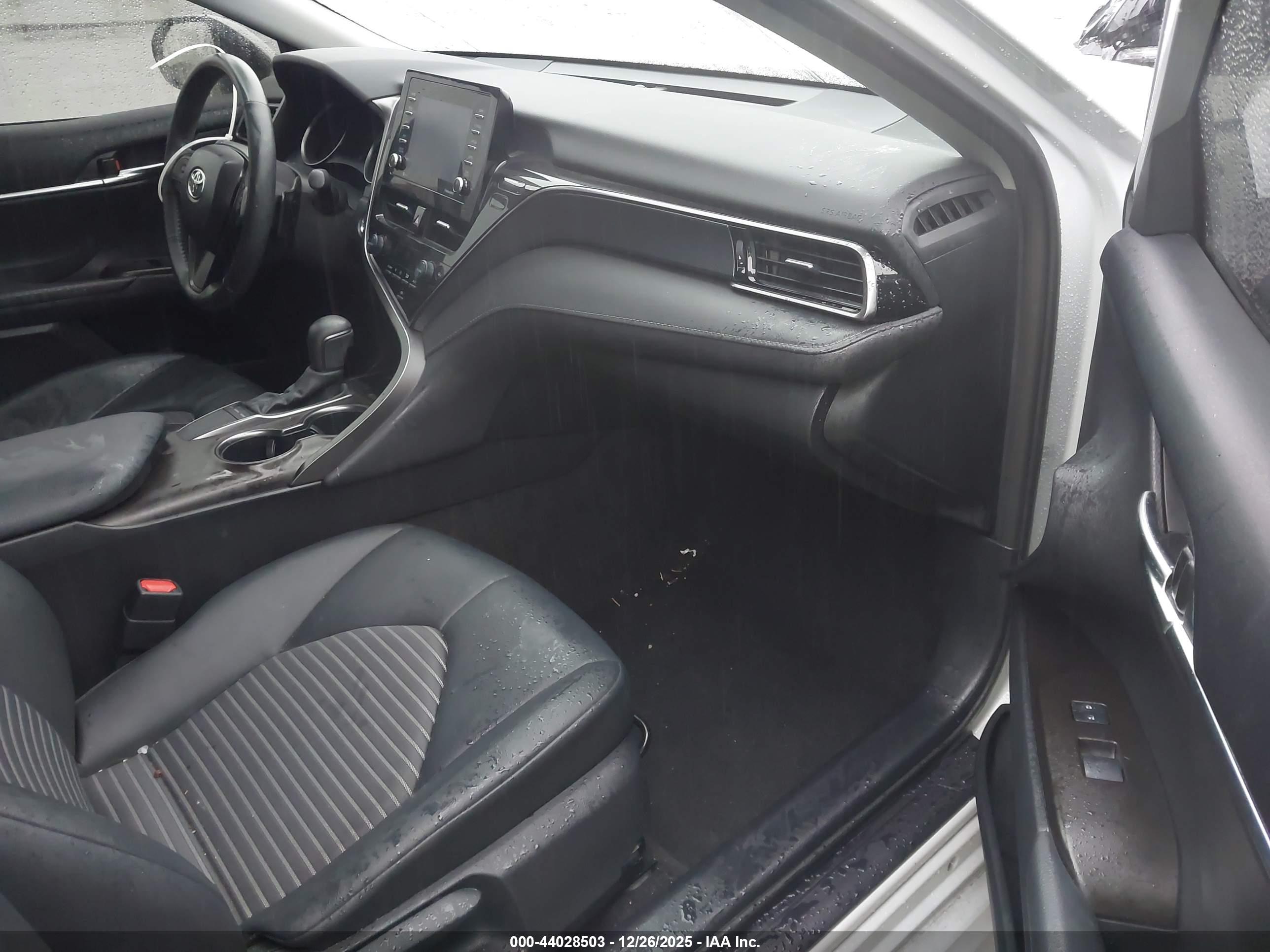 TOYOTA CAMRY image 5