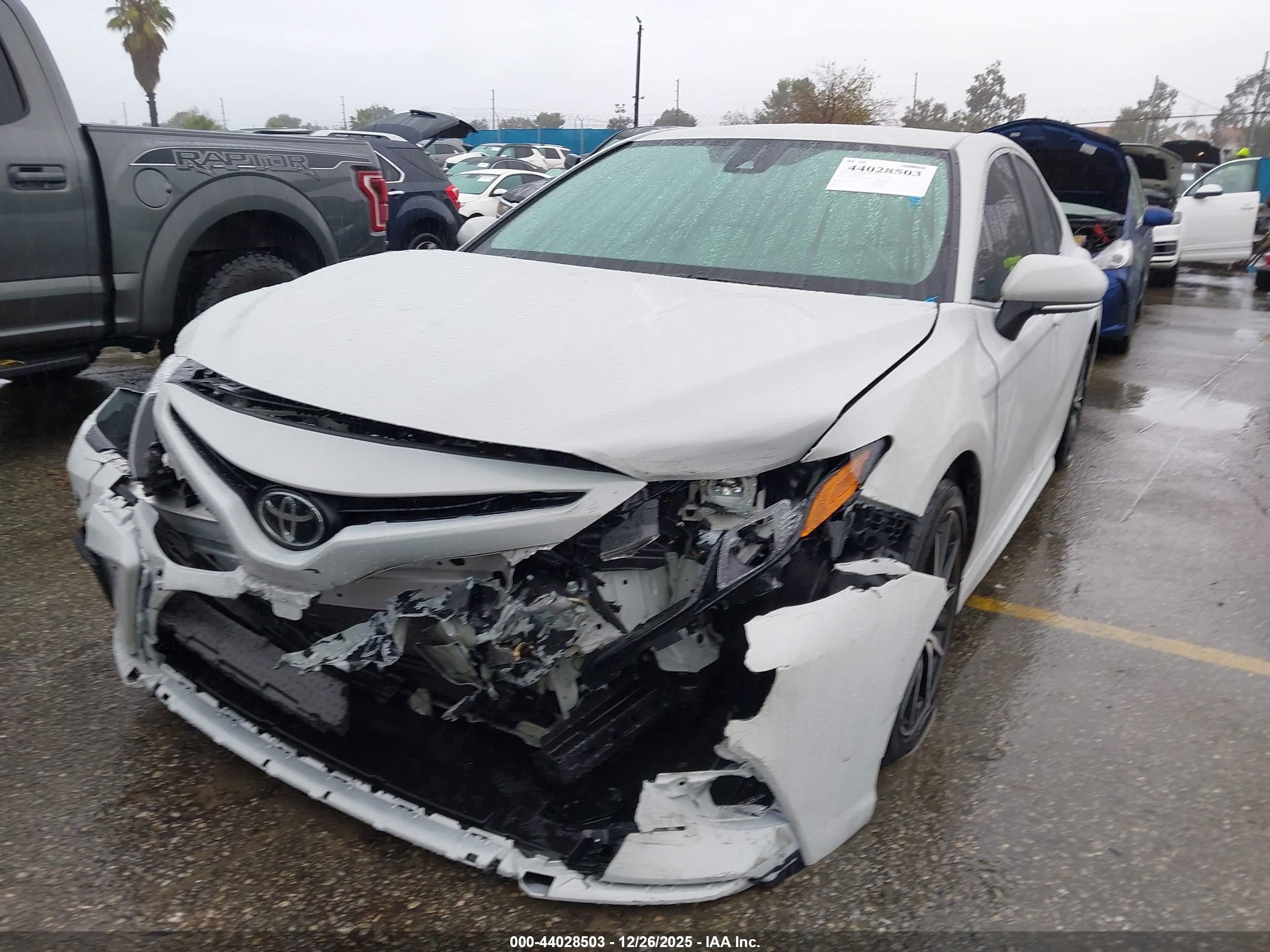 TOYOTA CAMRY image 6