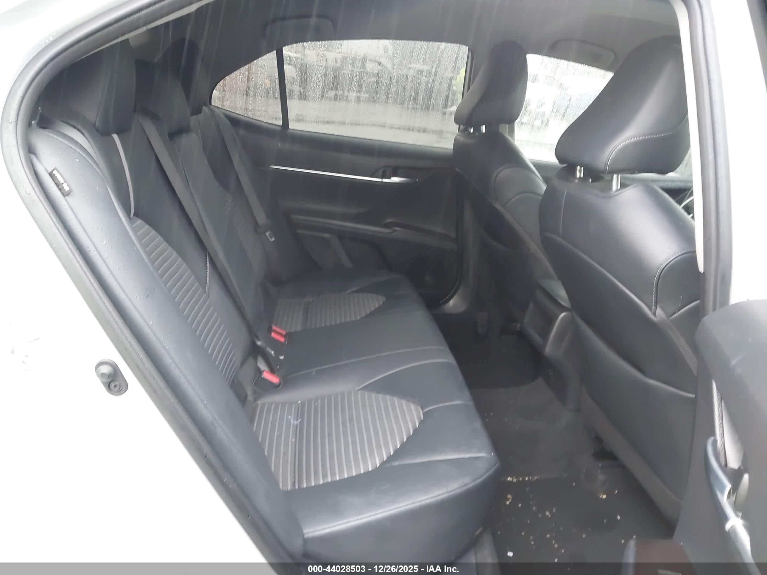 TOYOTA CAMRY image 8