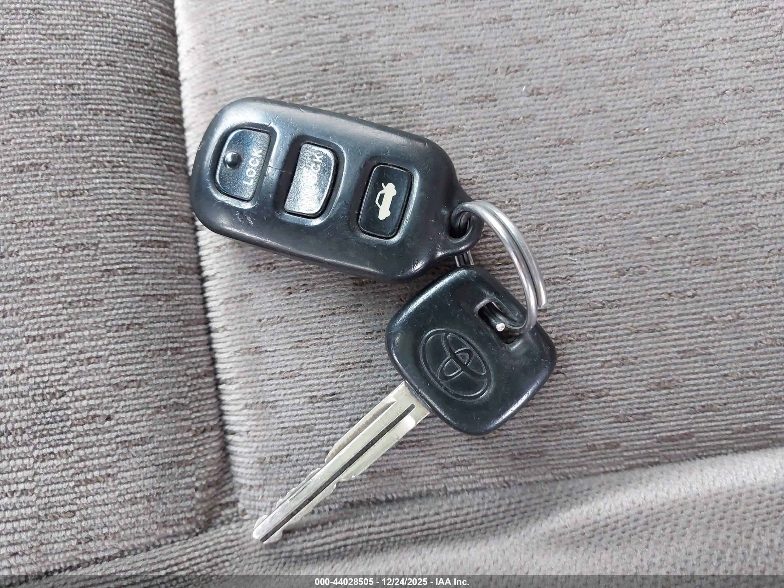 TOYOTA CAMRY image 11
