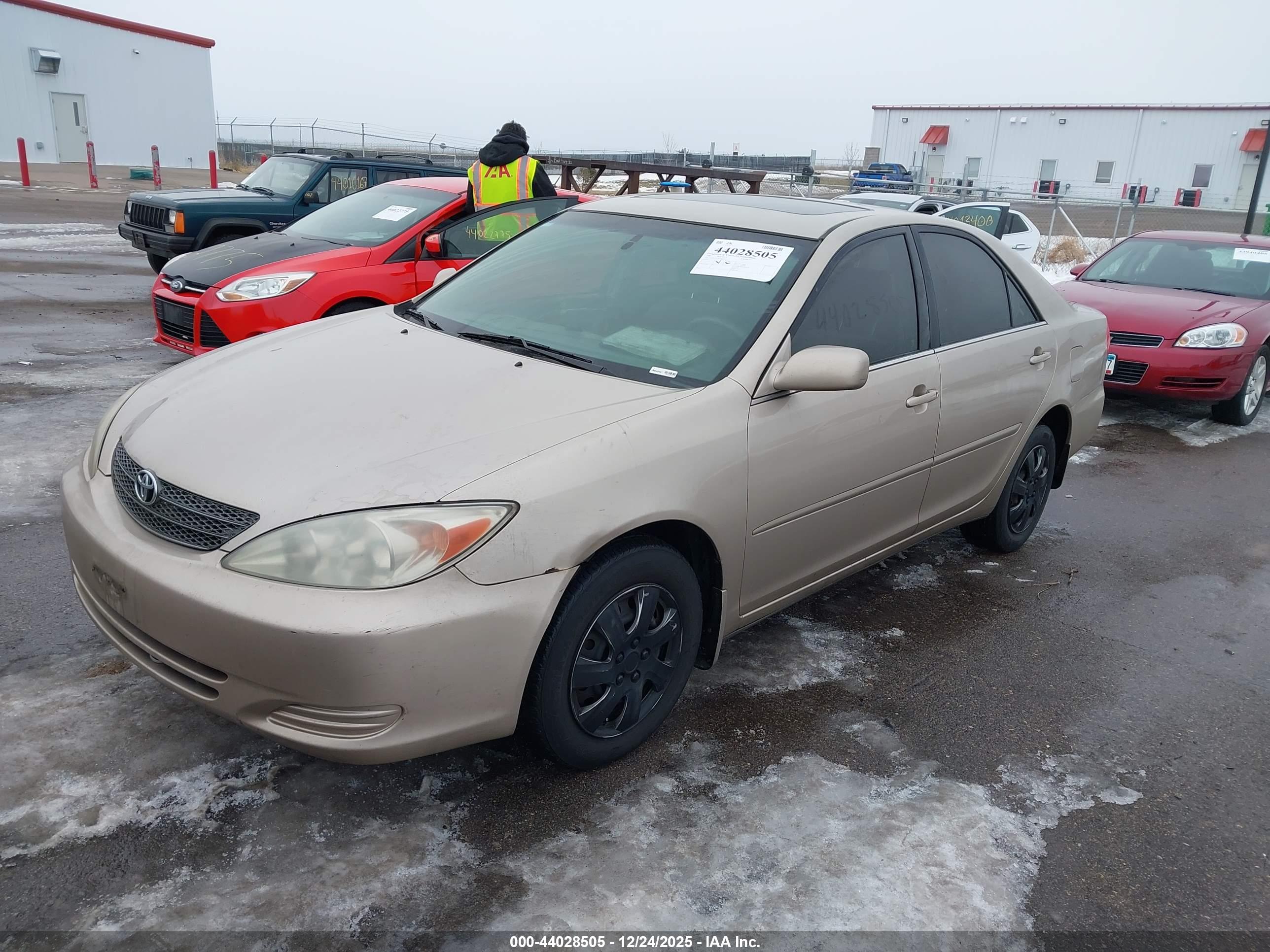 TOYOTA CAMRY image 2
