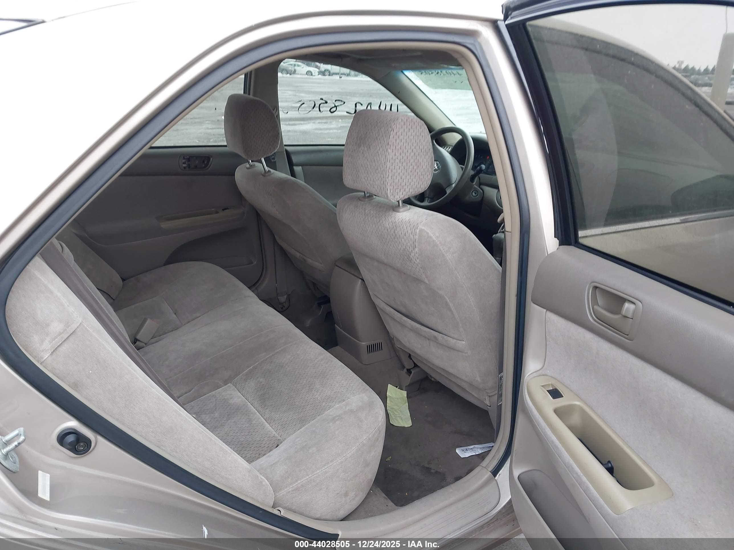 TOYOTA CAMRY image 8