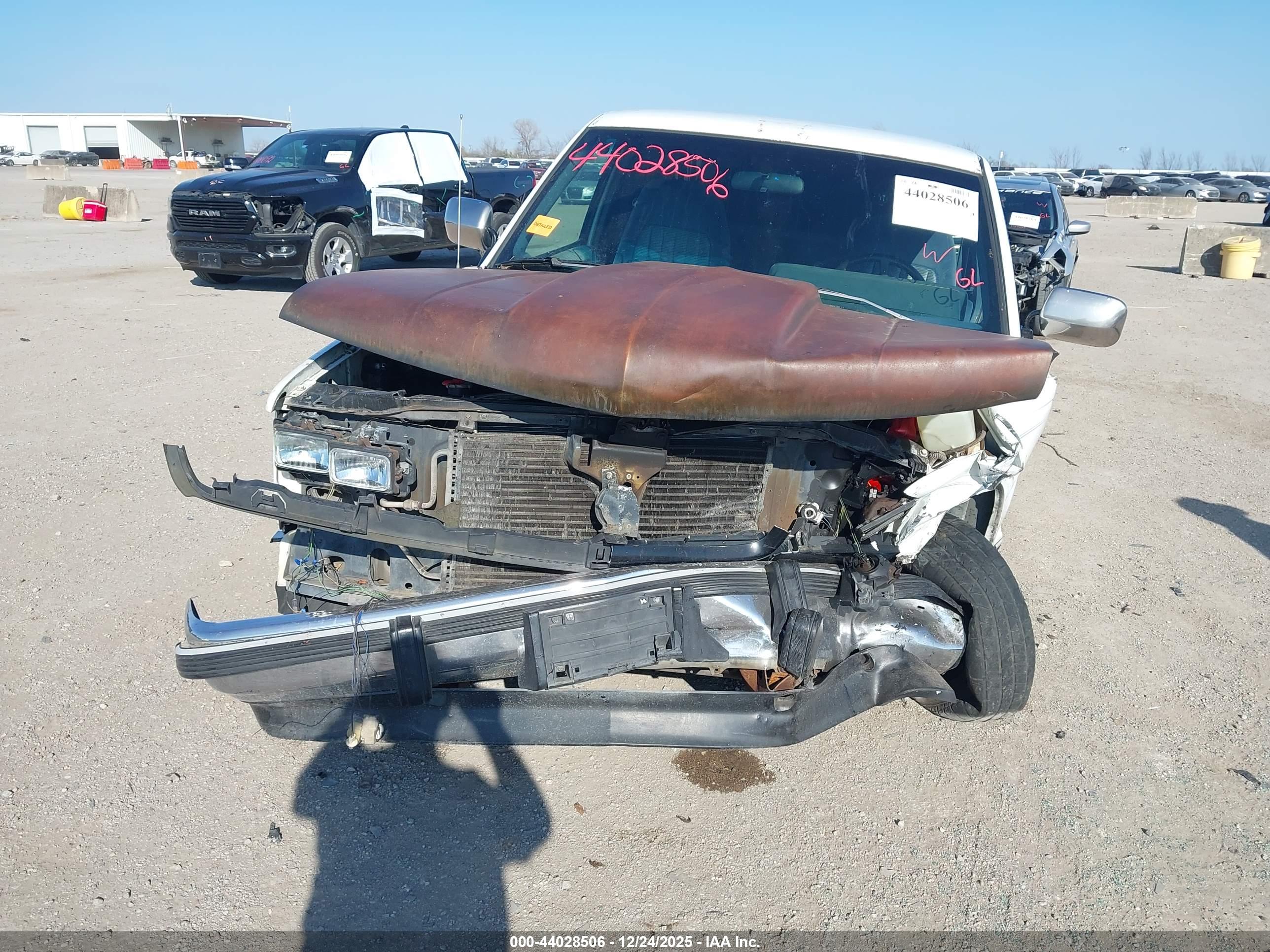 GMC SIERRA image 6