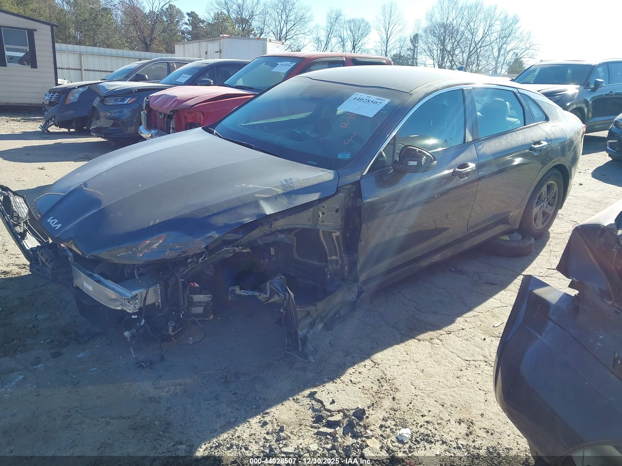 KIA K5 image 2
