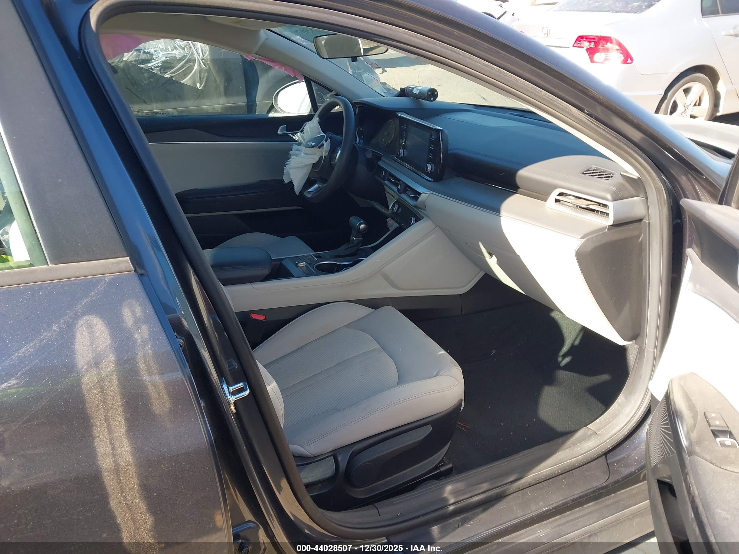 KIA K5 image 5