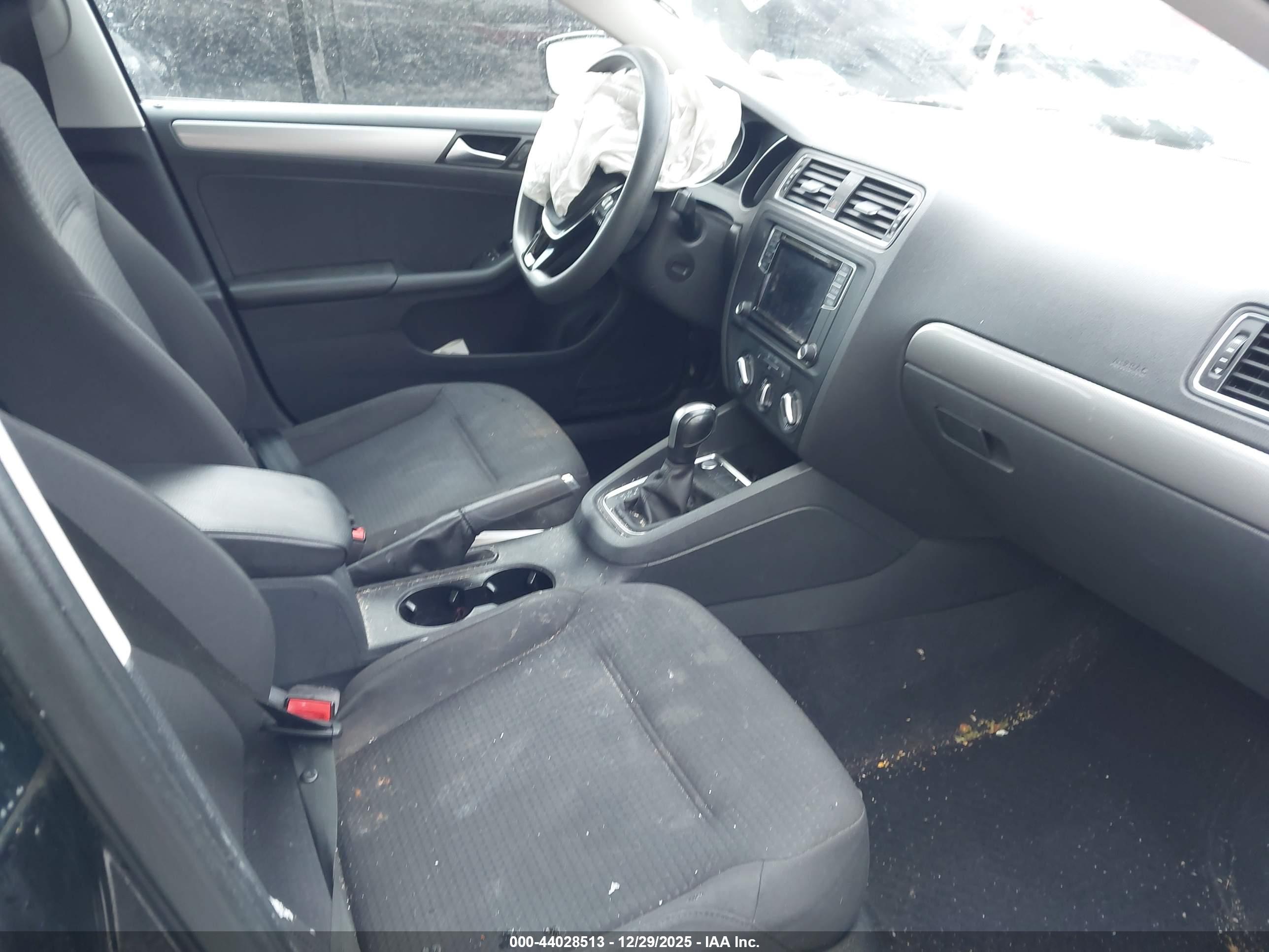 VOLKSWAGEN JETTA image 5