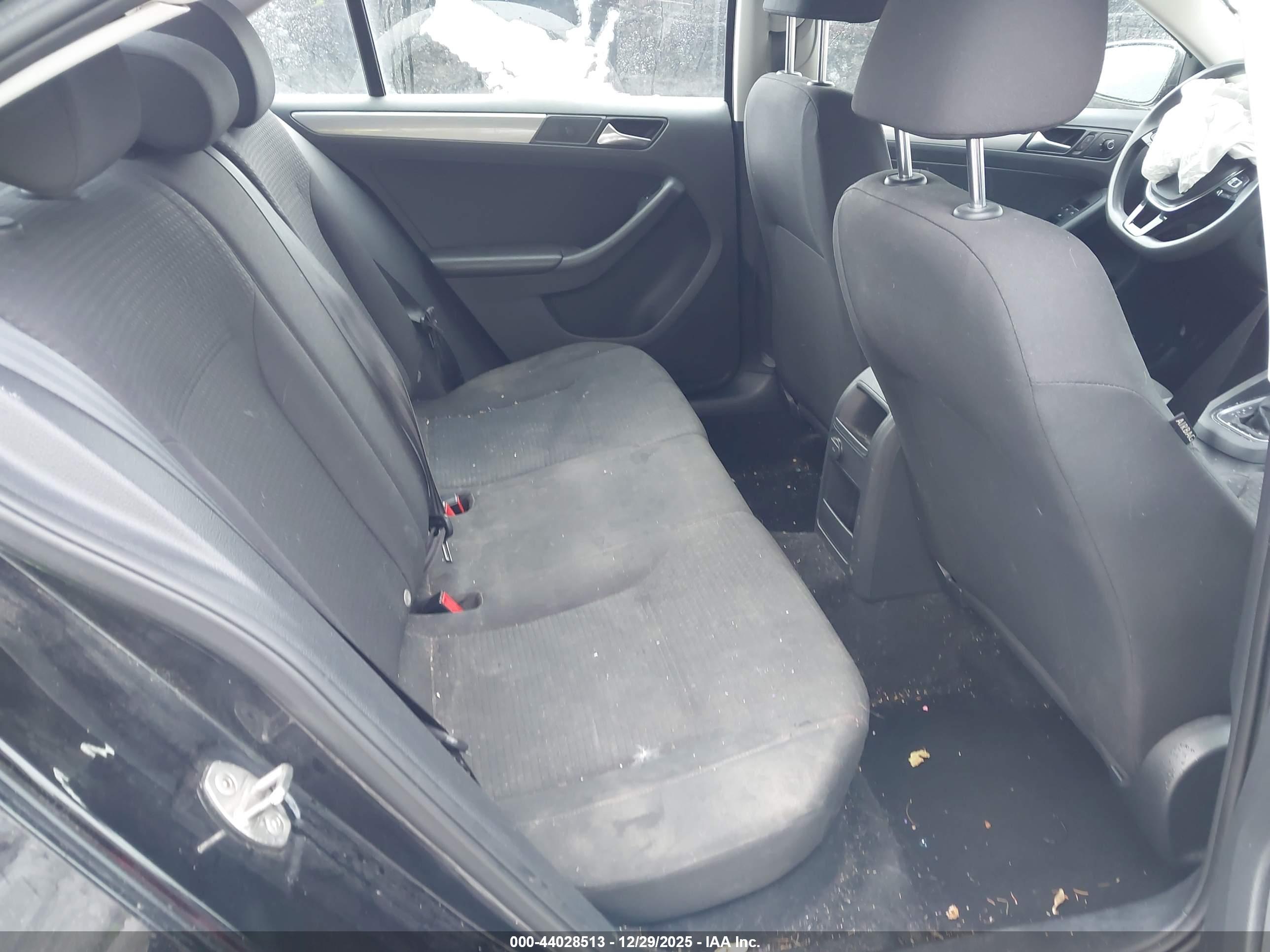 VOLKSWAGEN JETTA image 8