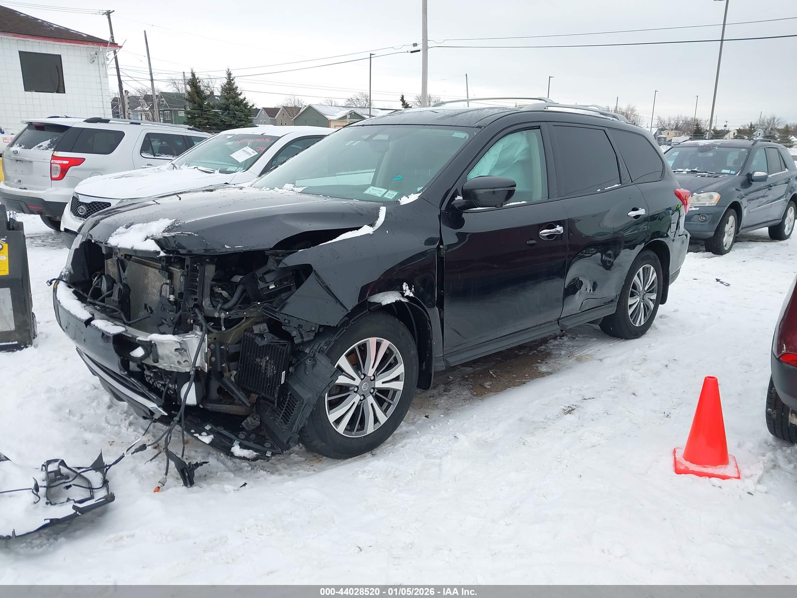 NISSAN PATHFINDER image 2