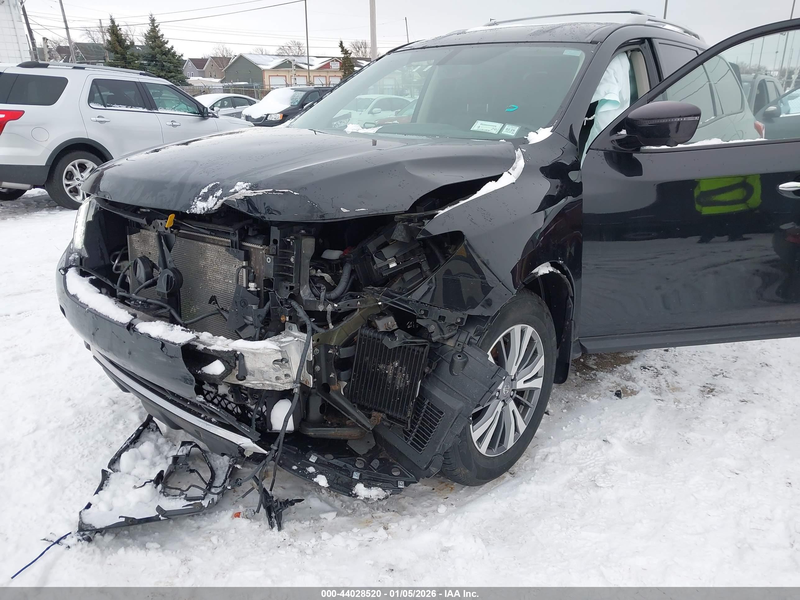 NISSAN PATHFINDER image 6