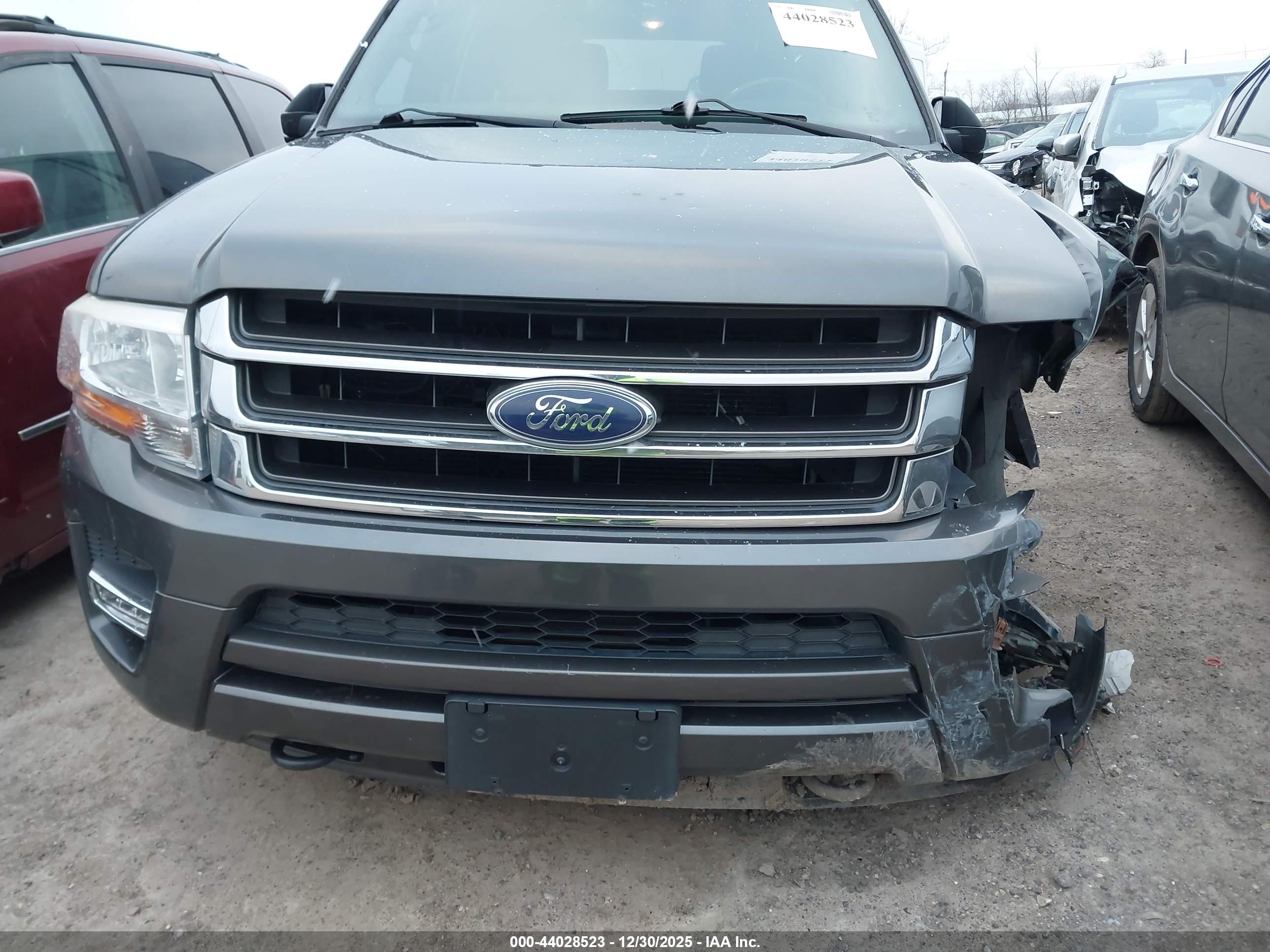FORD EXPEDITION image 6