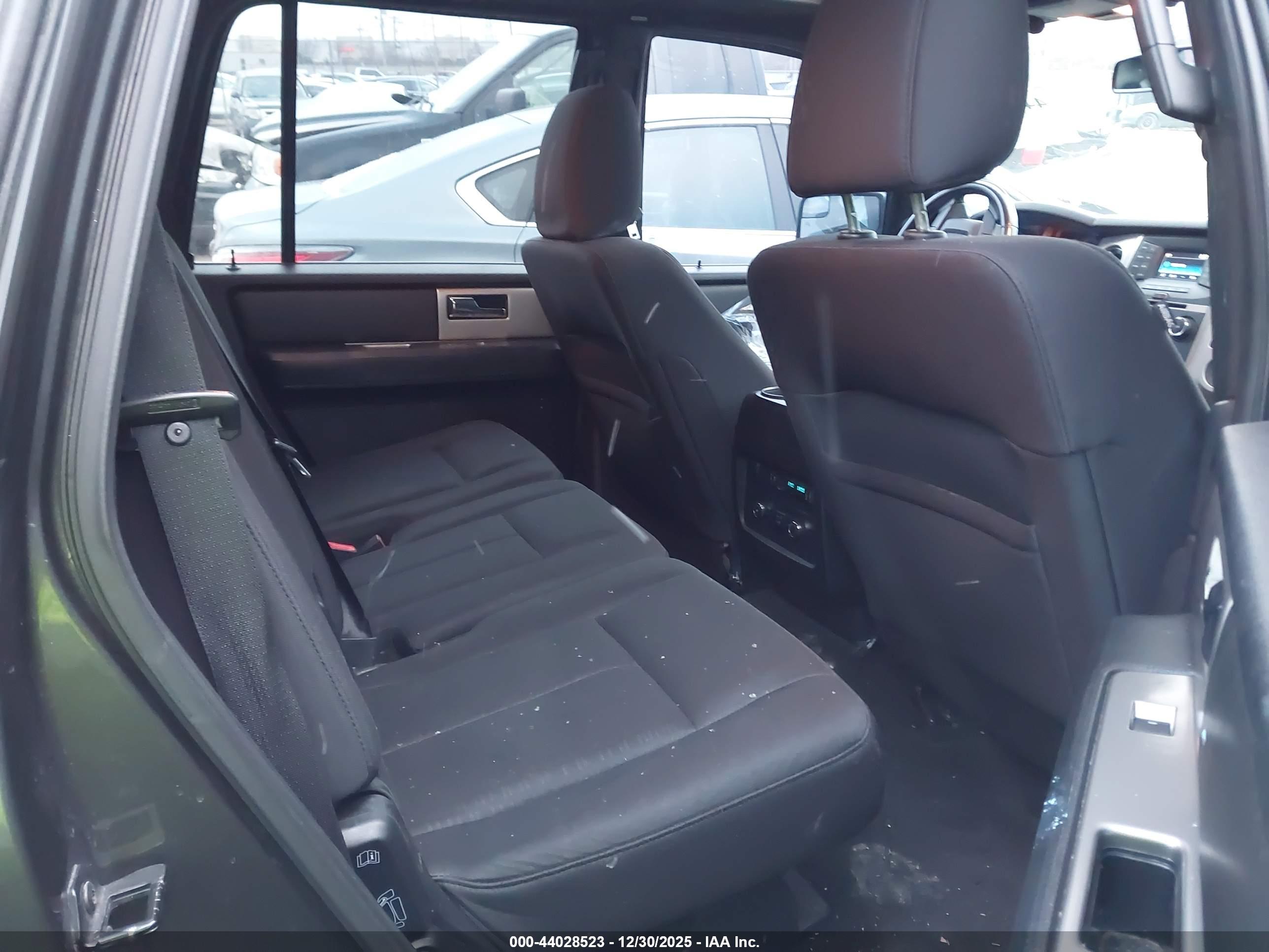 FORD EXPEDITION image 8
