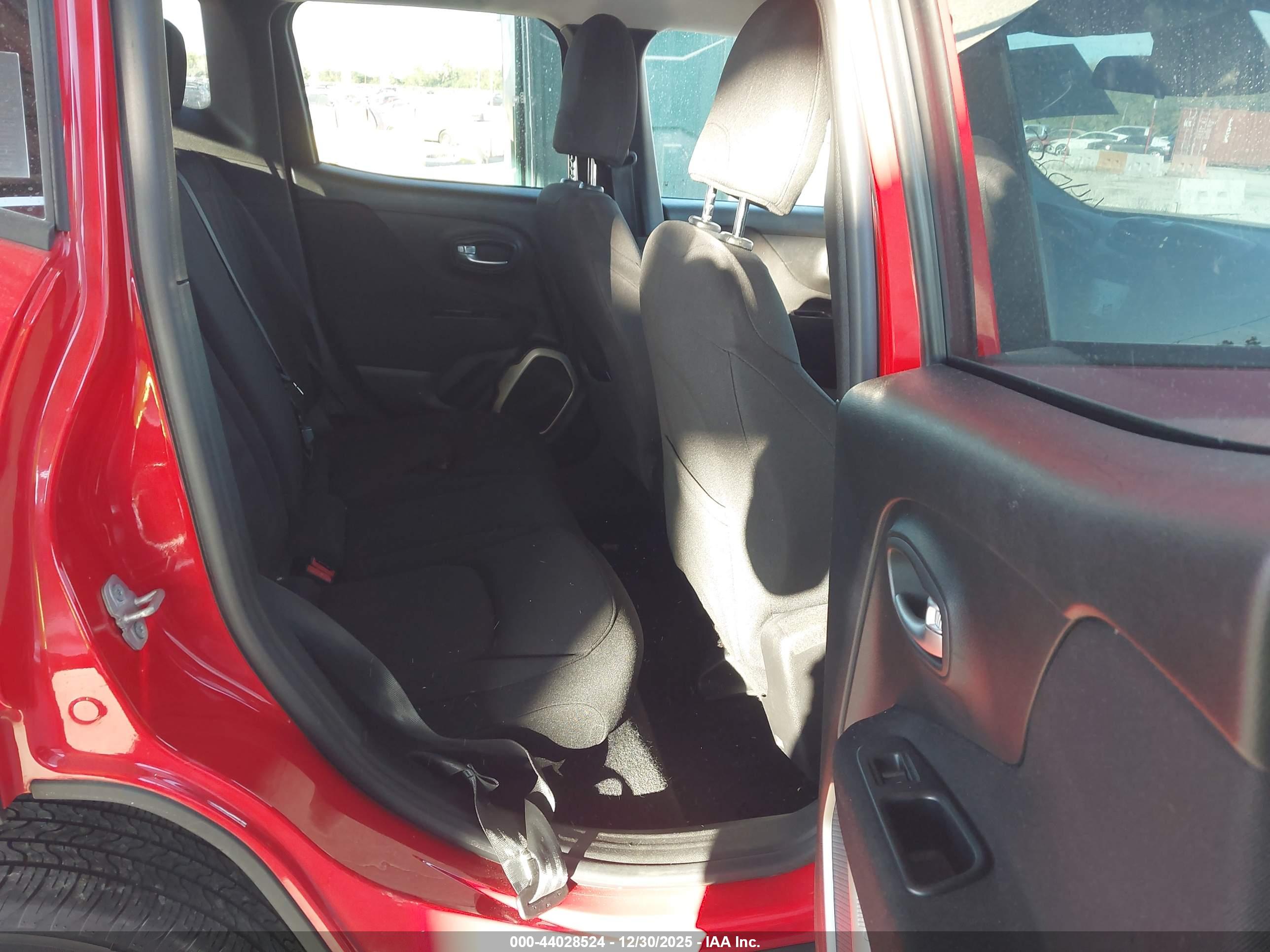 JEEP RENEGADE image 8