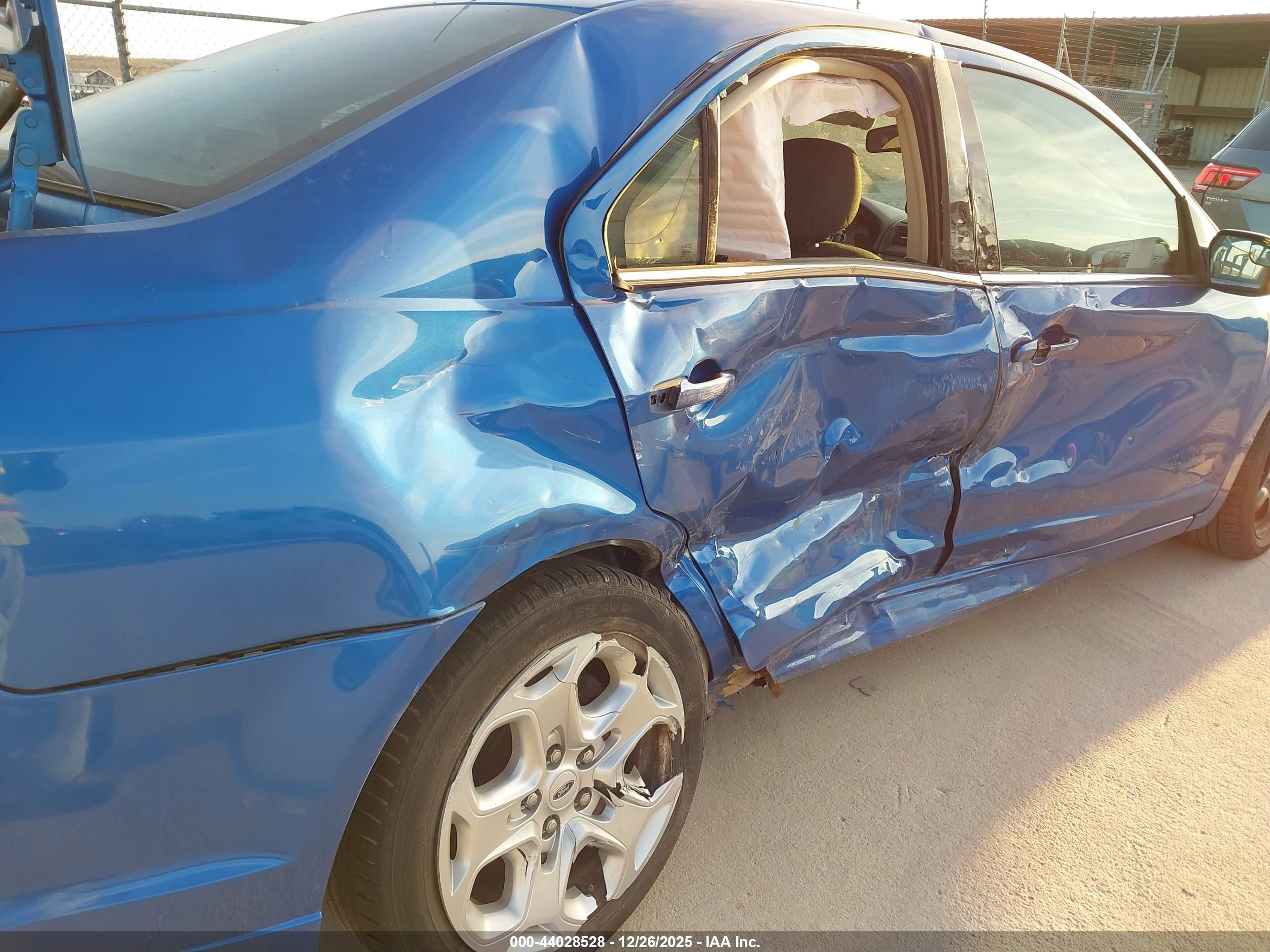 FORD FUSION image 6