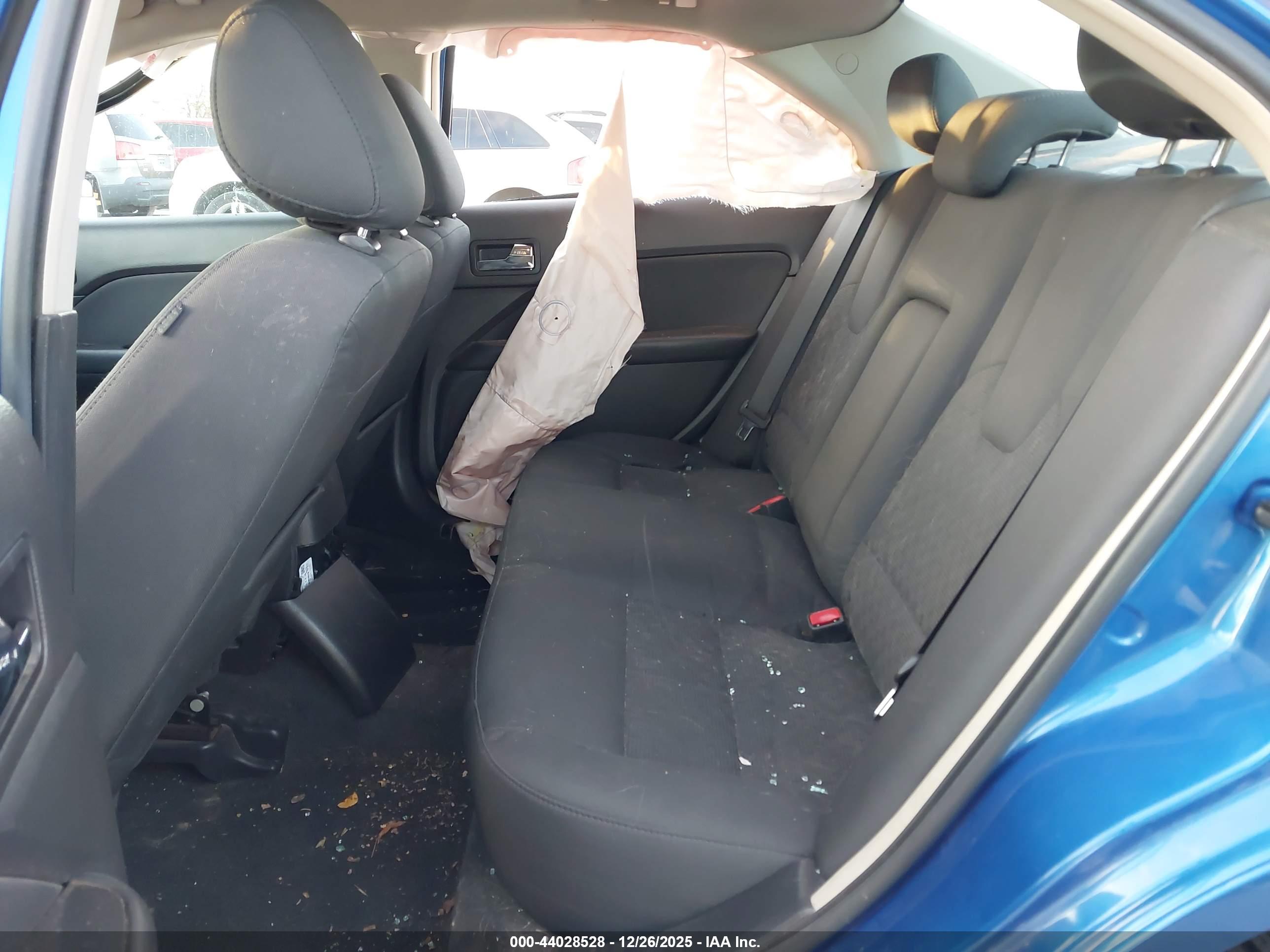 FORD FUSION image 8