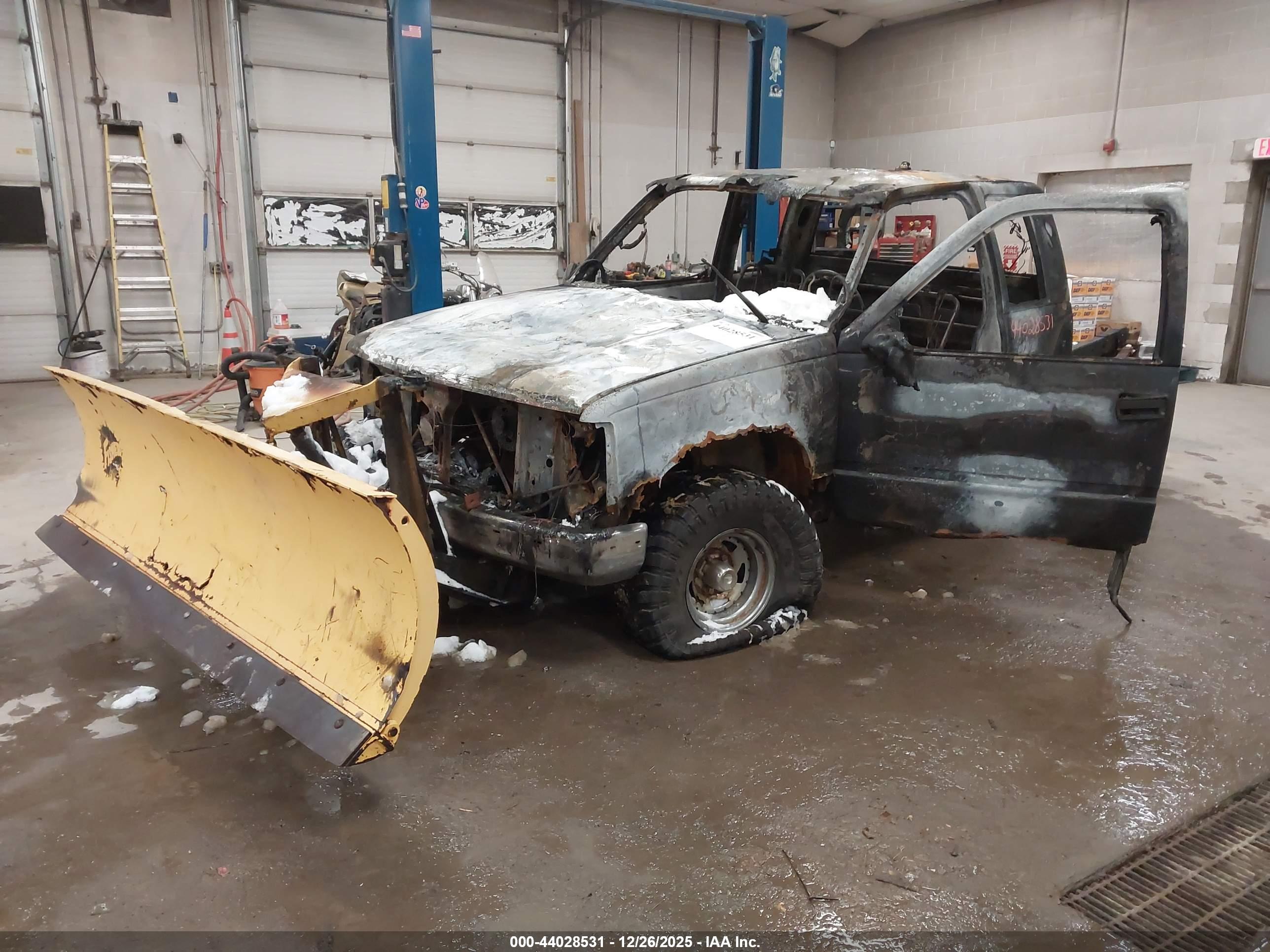 GMC SIERRA image 2