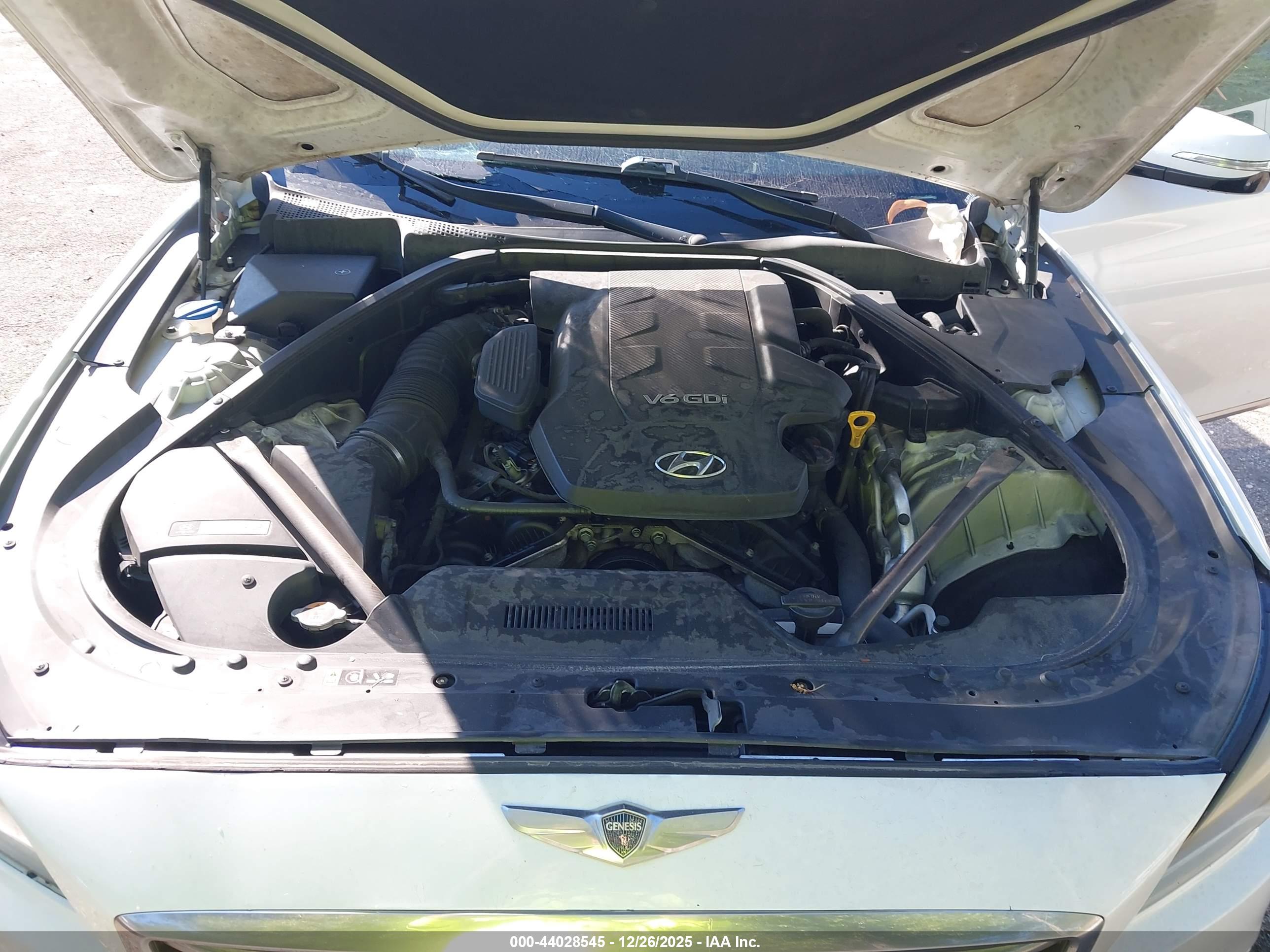 HYUNDAI GENESIS image 10