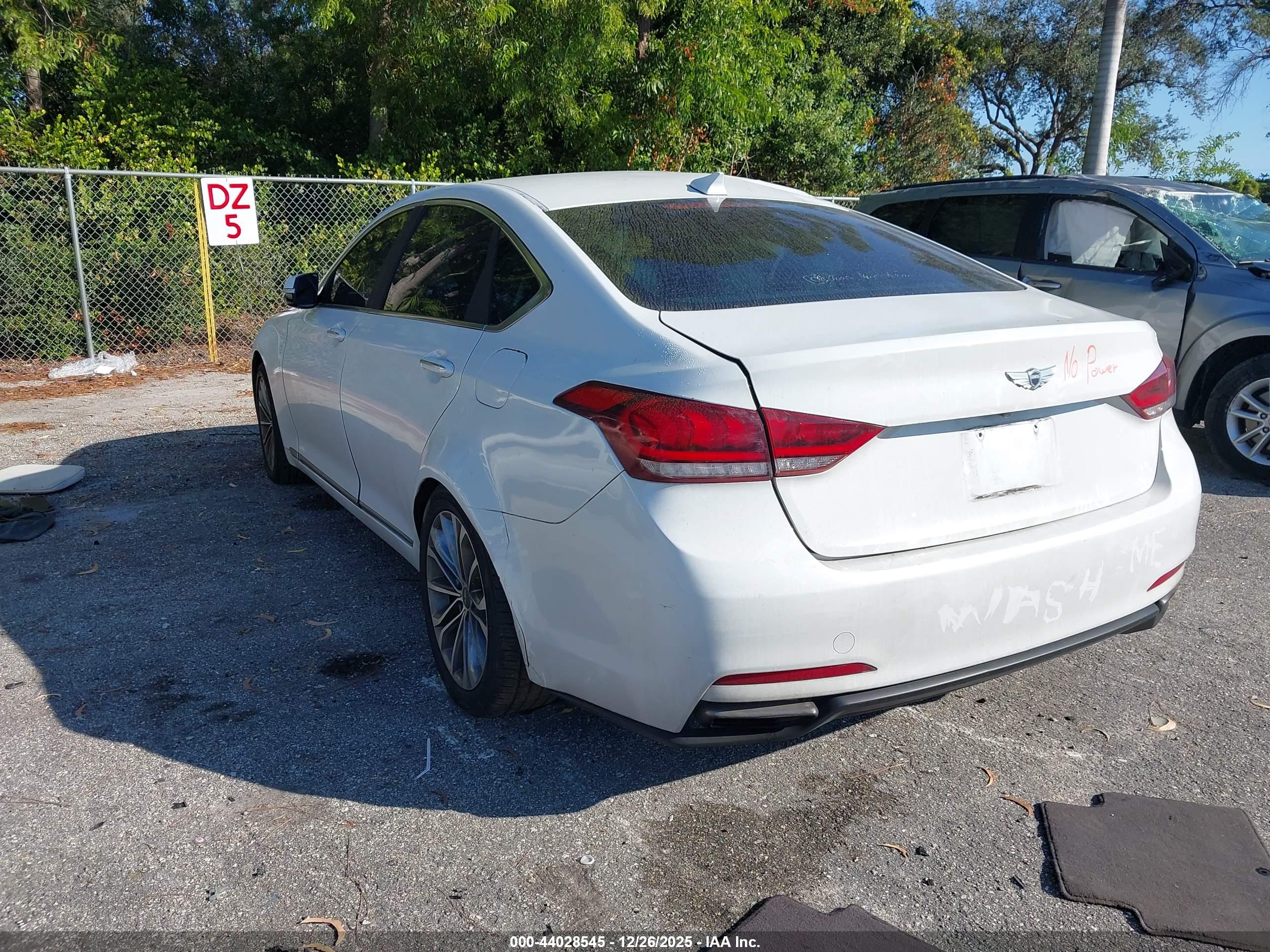 HYUNDAI GENESIS image 3