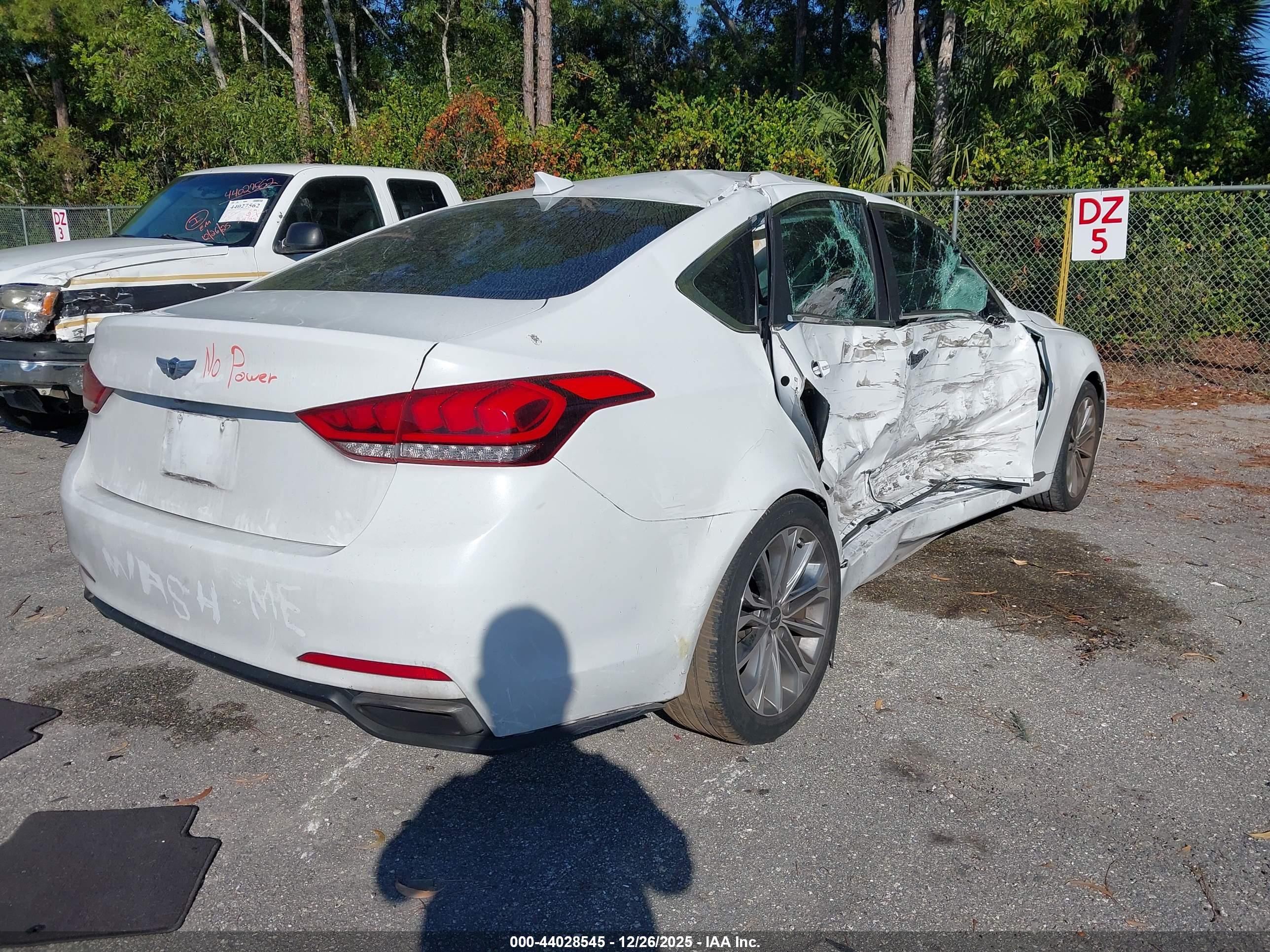 HYUNDAI GENESIS image 4