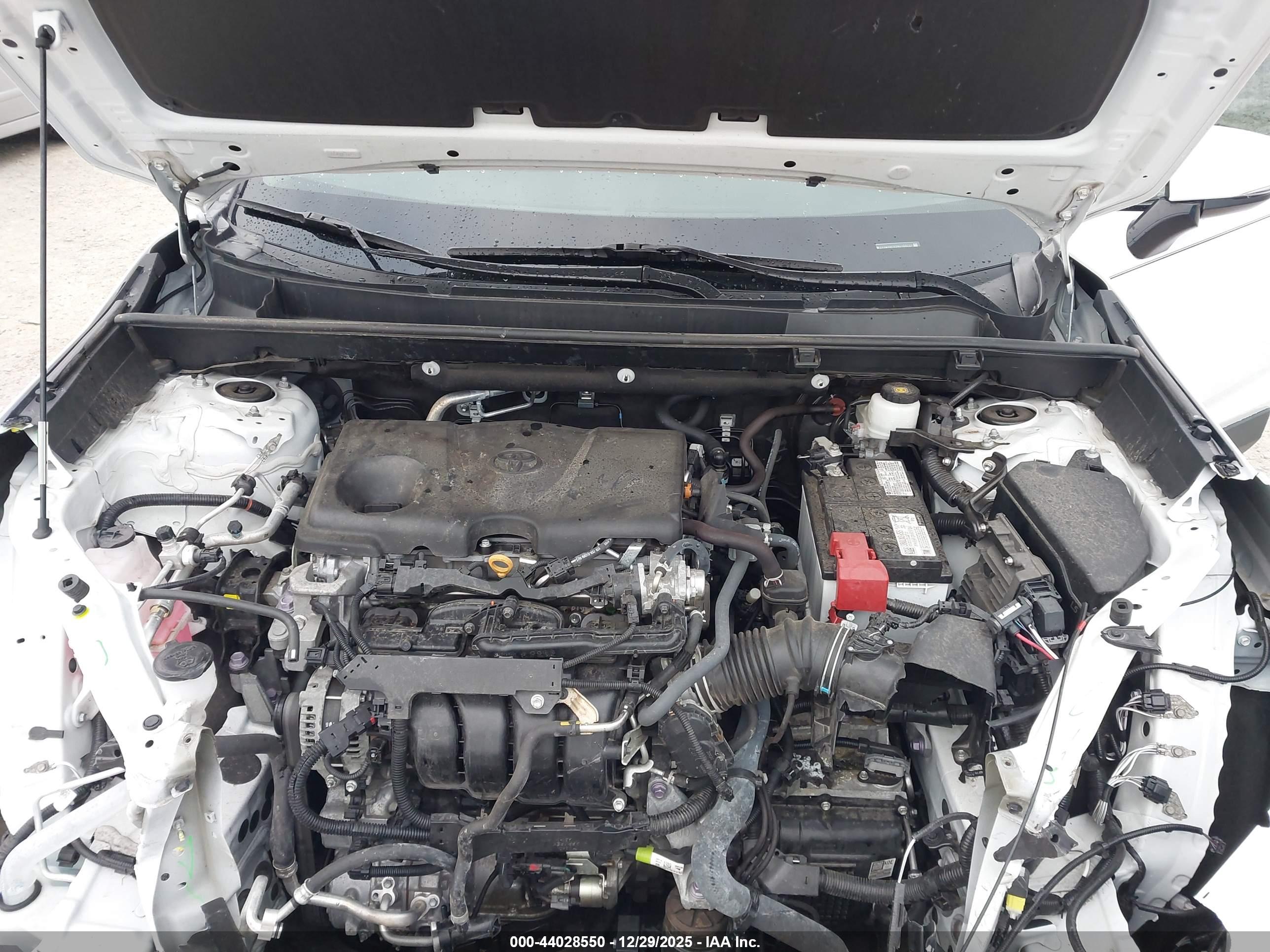 TOYOTA RAV4 image 10