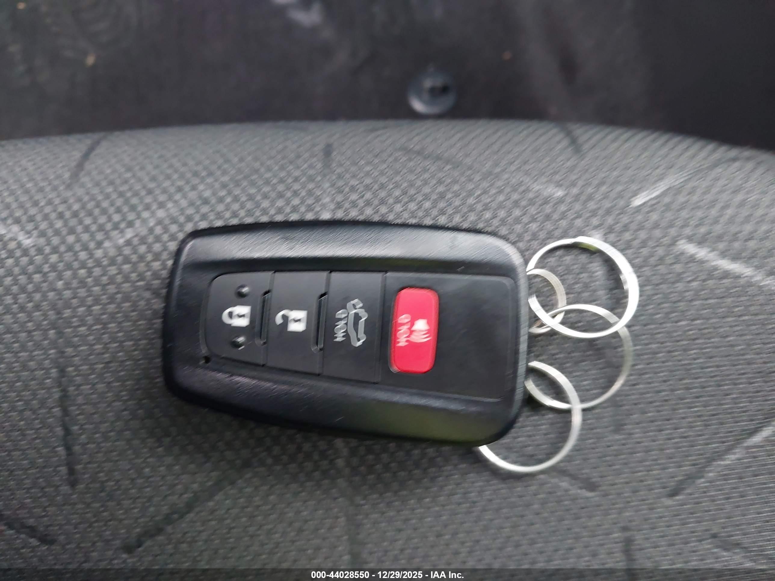 TOYOTA RAV4 image 11