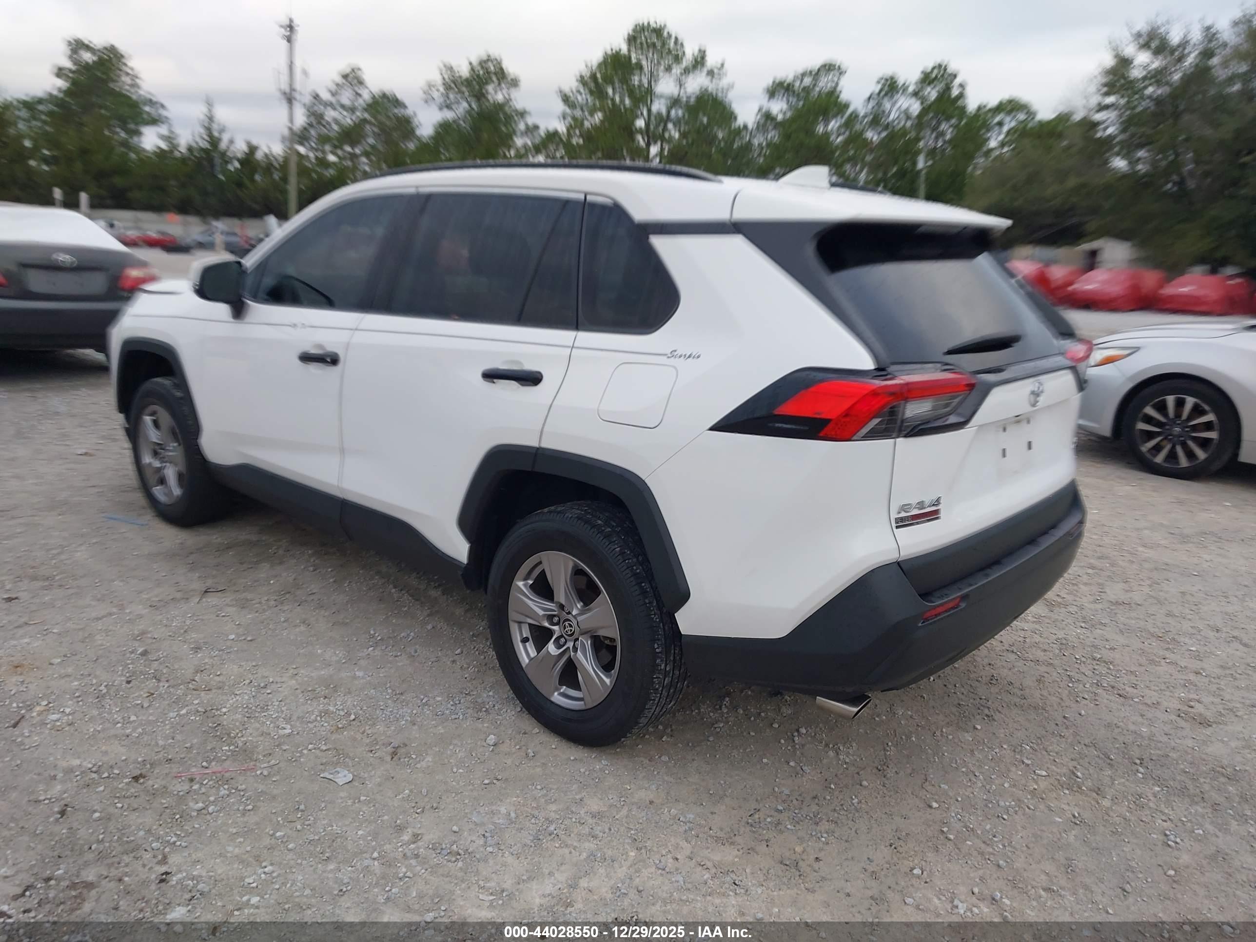 TOYOTA RAV4 image 3