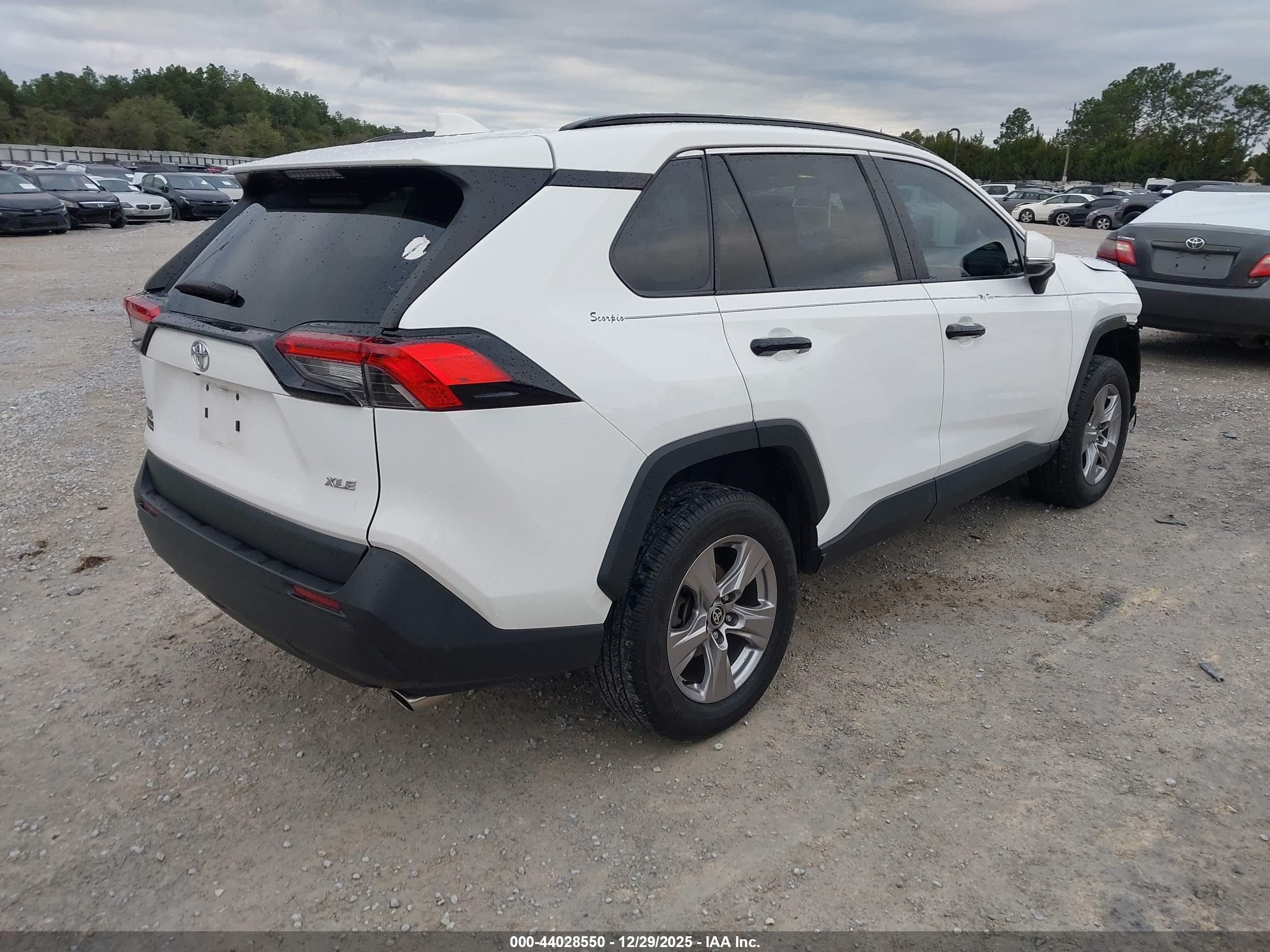 TOYOTA RAV4 image 4