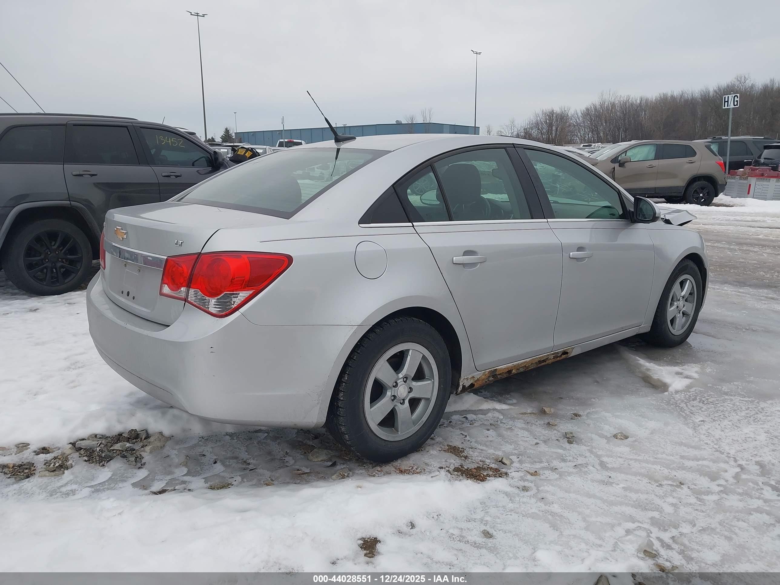 CHEVROLET CRUZE image 4