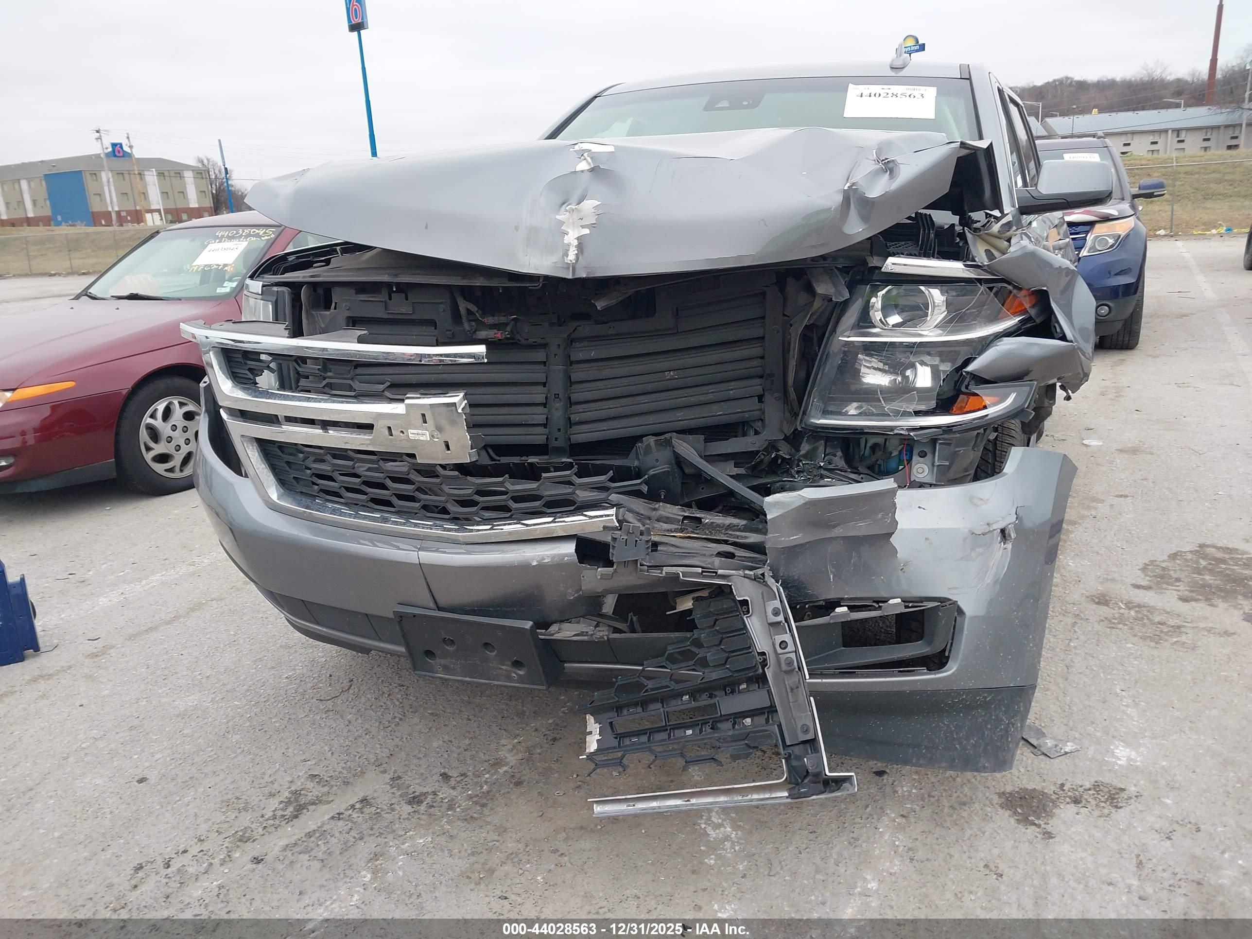CHEVROLET TAHOE image 6