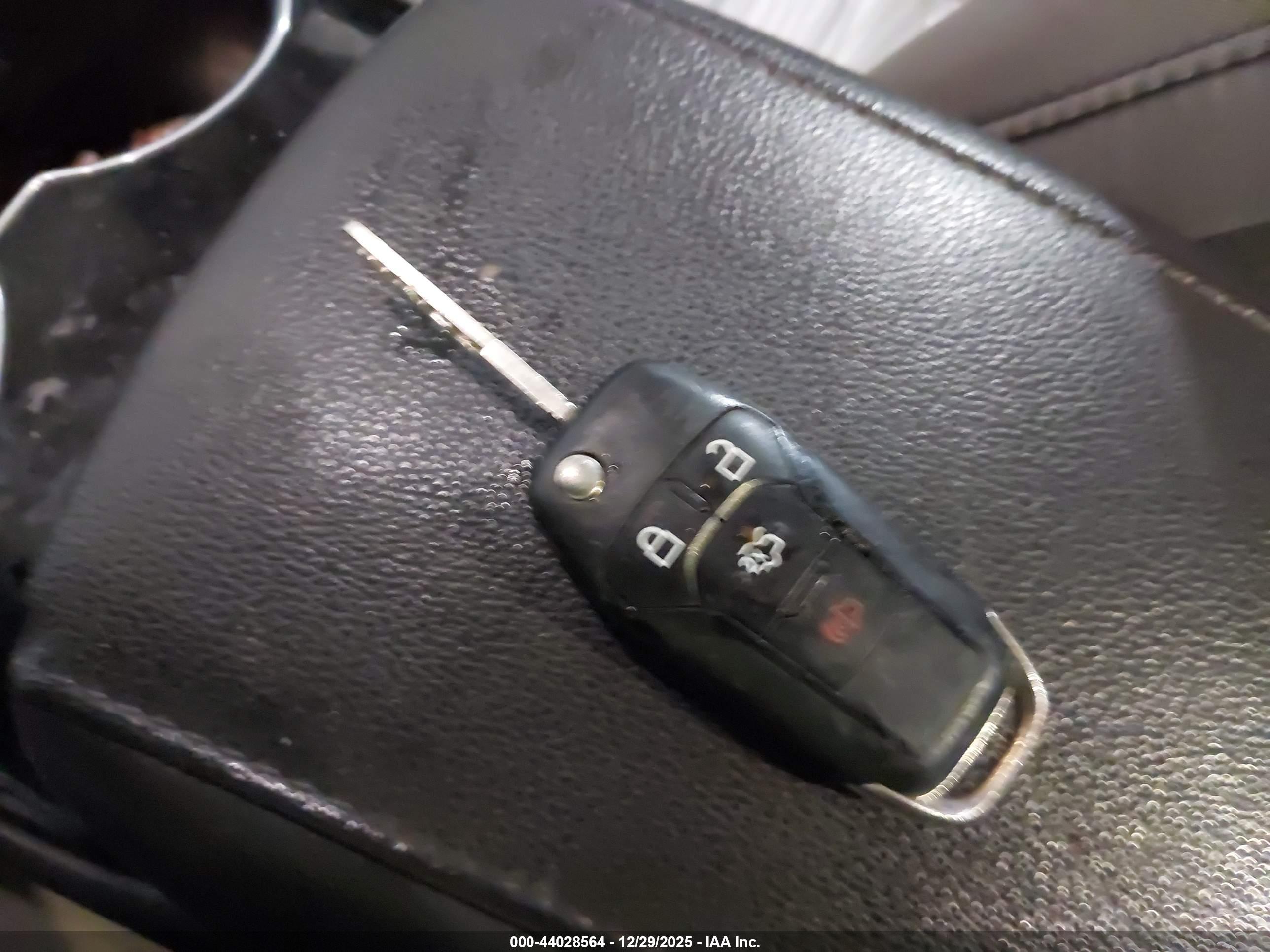 FORD FUSION image 11