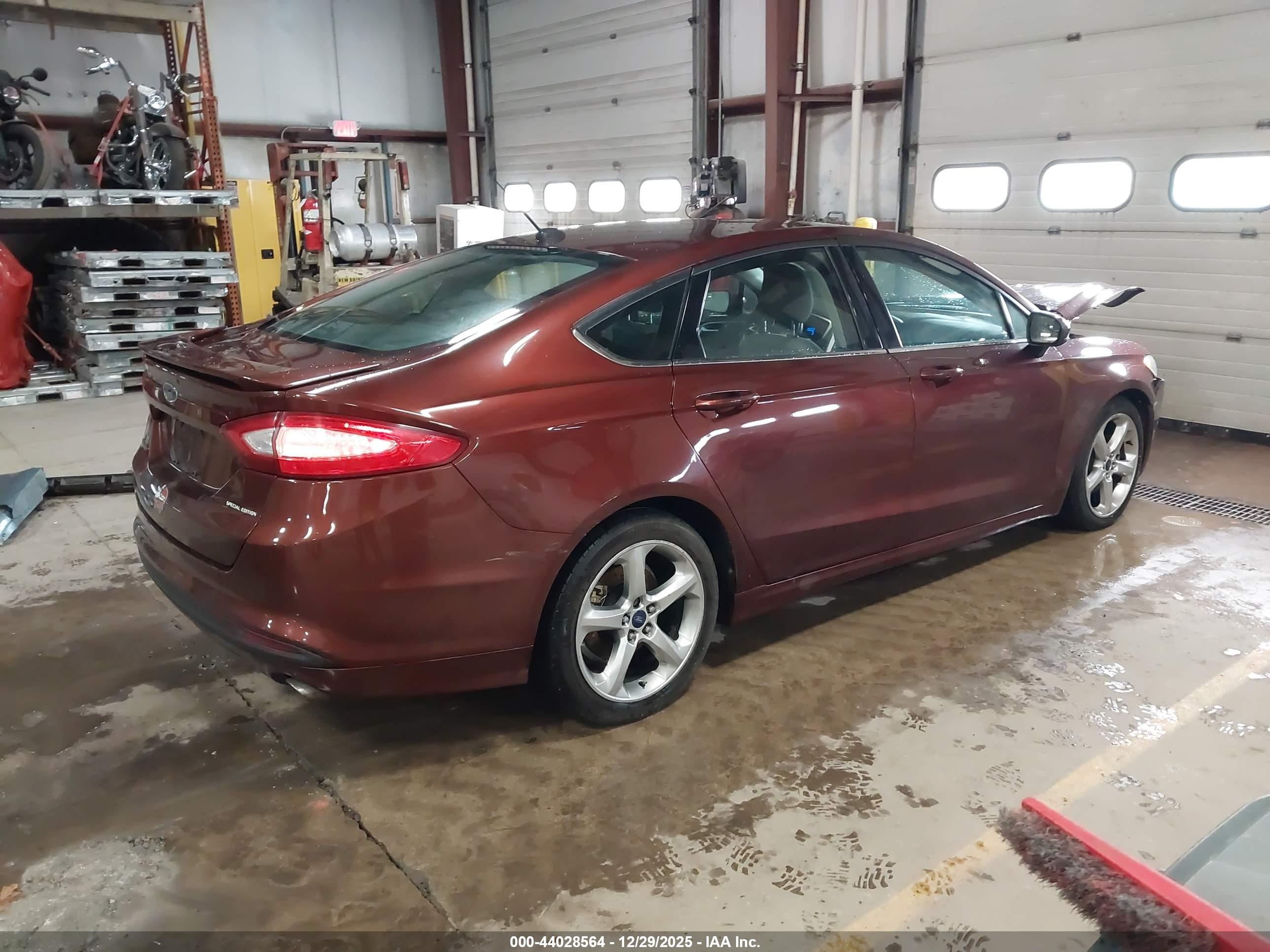 FORD FUSION image 4