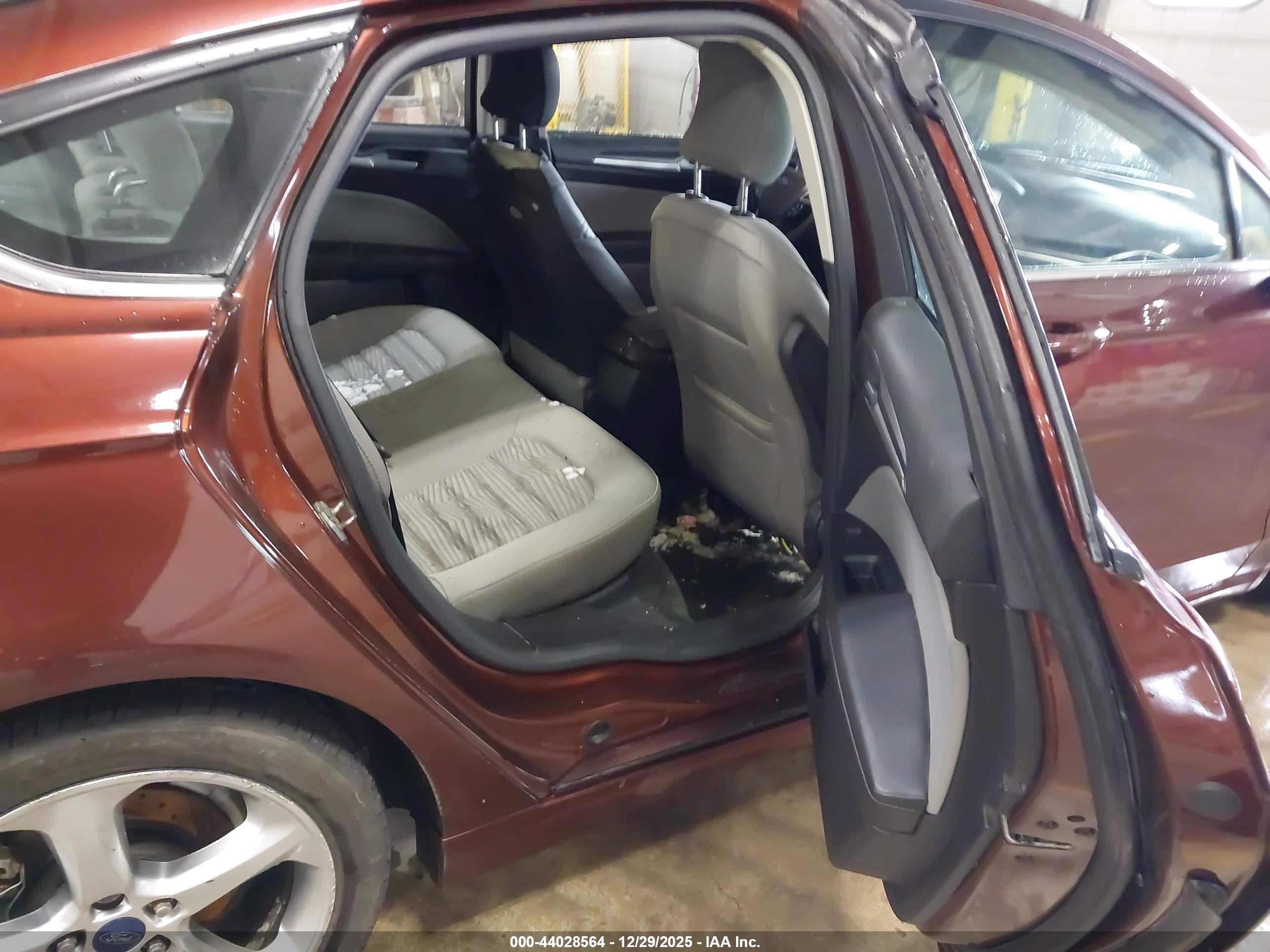 FORD FUSION image 8